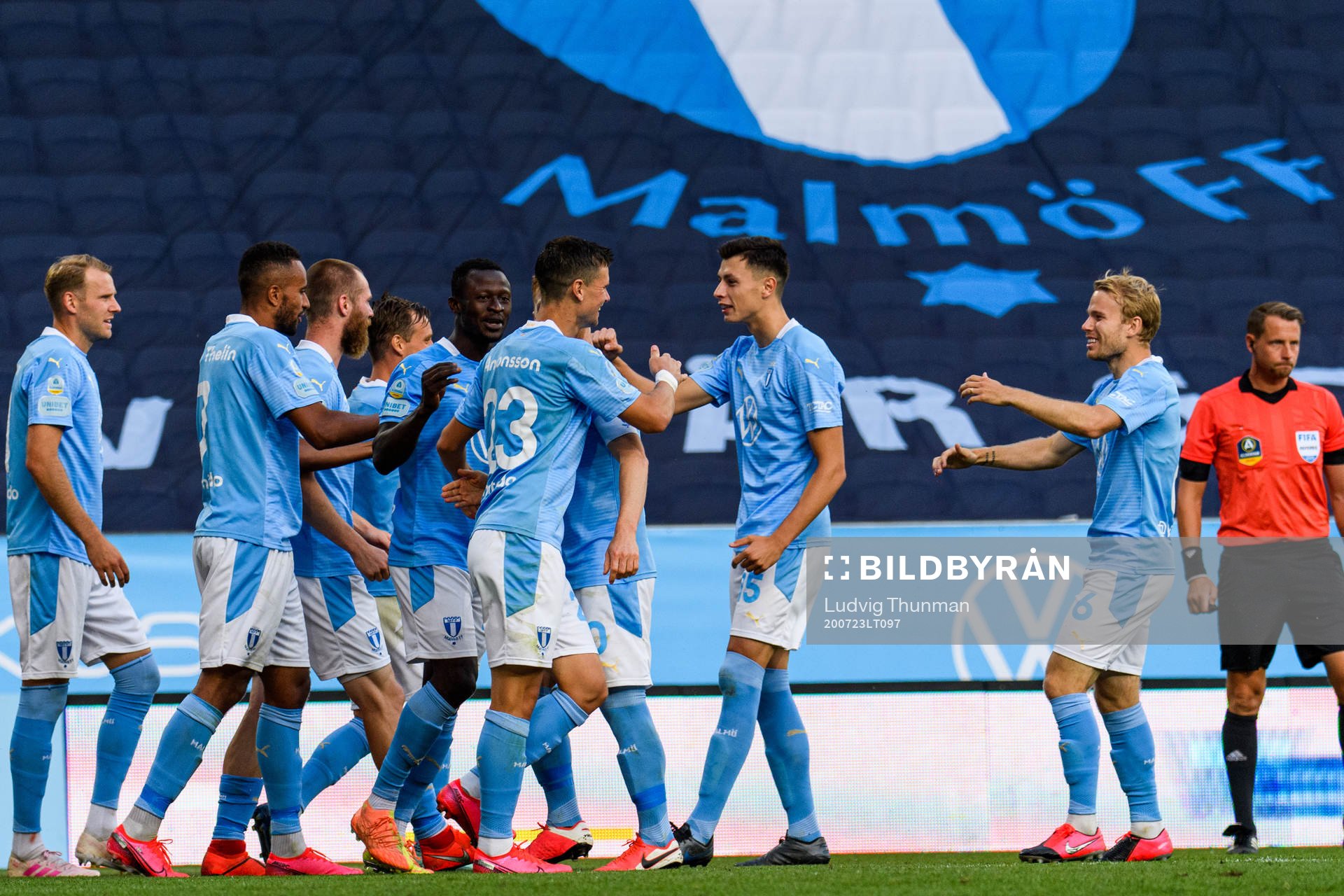 Malmö FFs spelare jublar efter Marcus Antonsson gjort 3-0 under fotbollsmatchen i Allsvenskan mellan Malmö FF och Hammarby den 23 juli 2020 i Malmö.