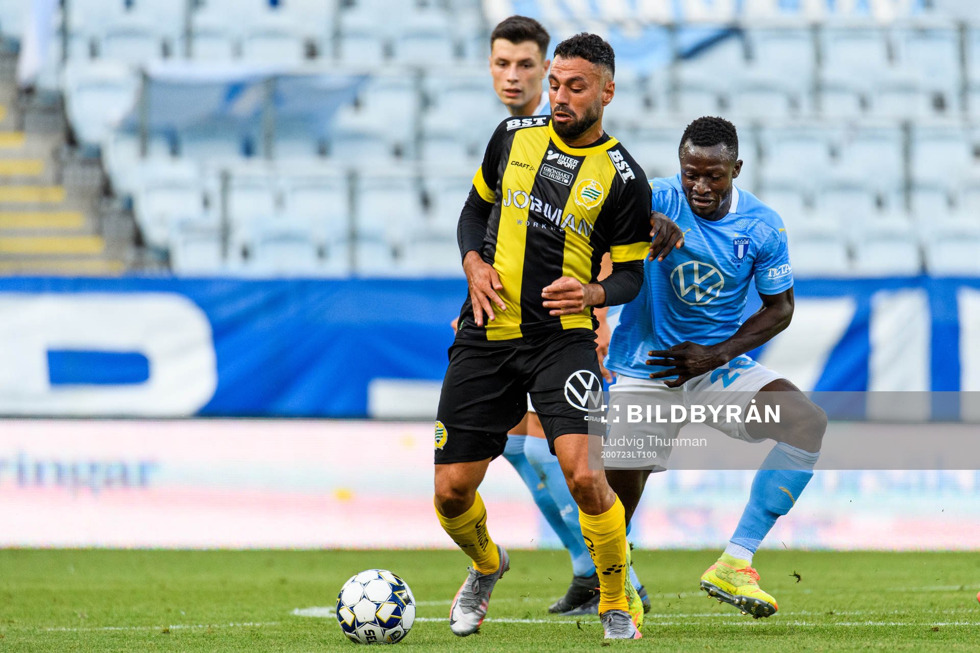 Hammarbys Imad Khalili och Malmö FFs Bonke Innocent