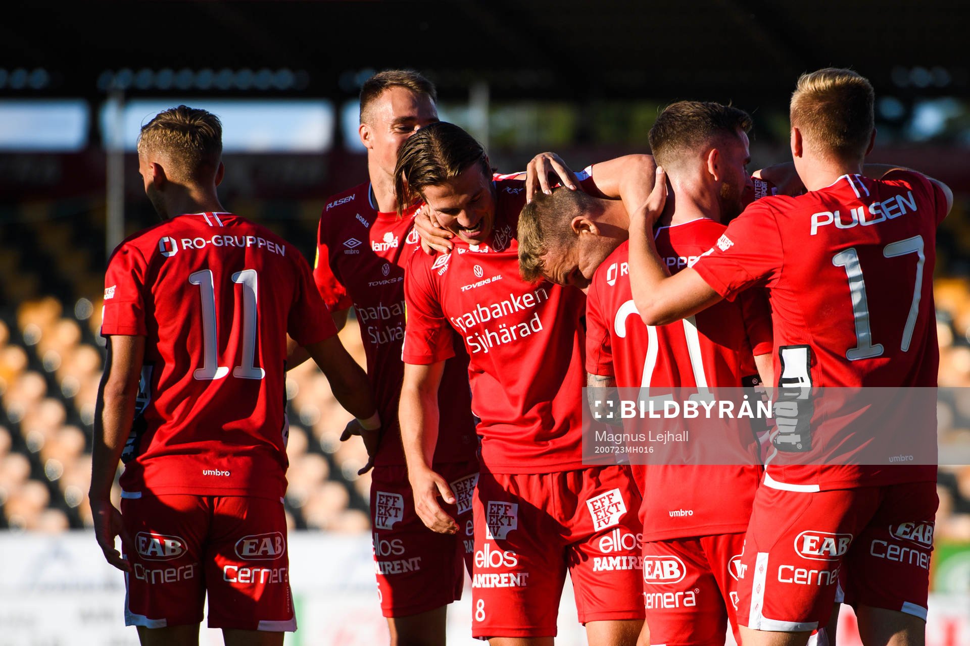 Elfsborgs spelare jublar med Gustav Henriksson