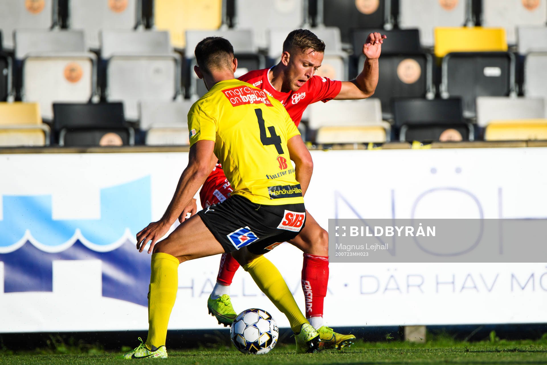 Elfsborgs Jesper Karlsson och Mjällbys Max Watson