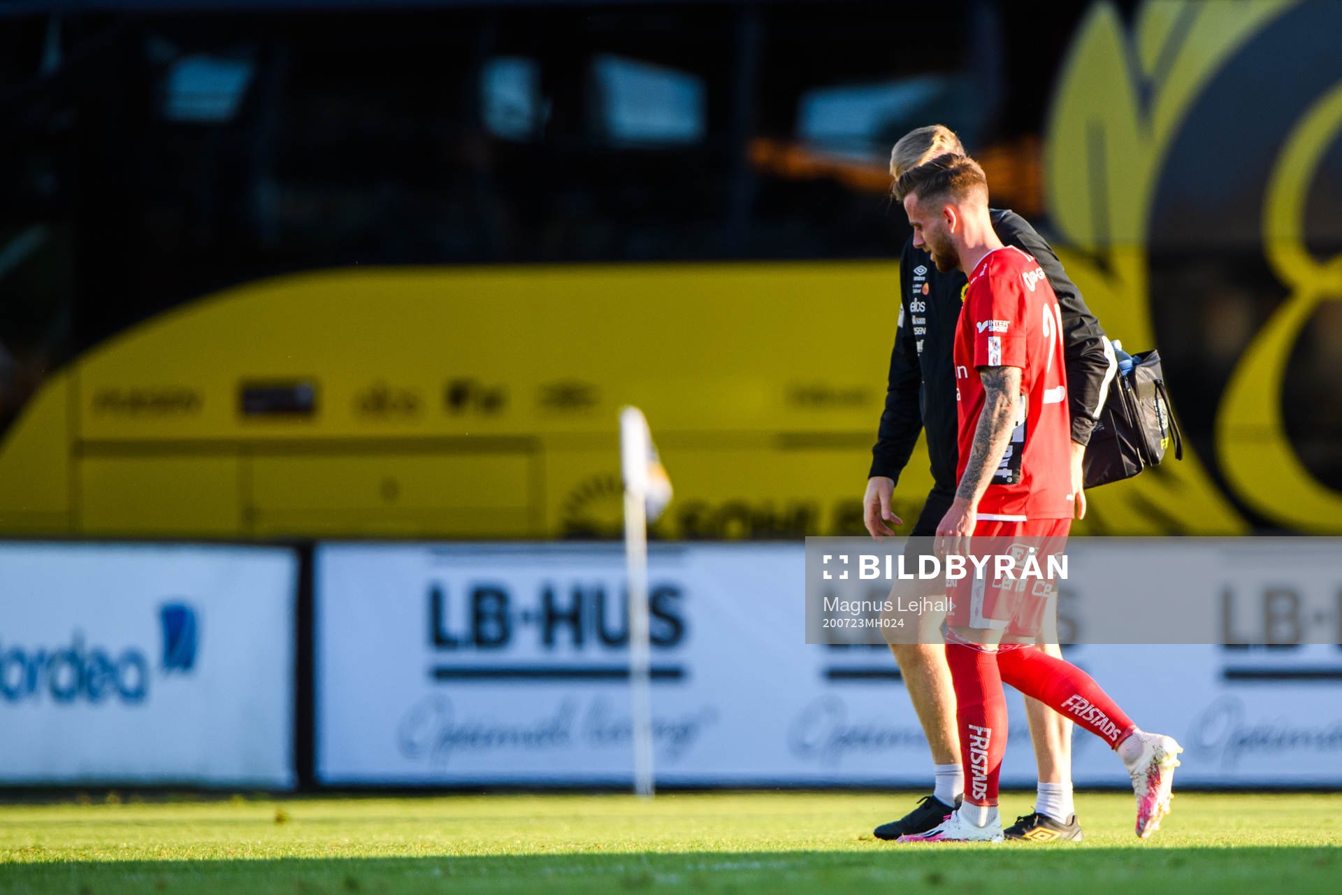 Elfsborgs Rasmus Alm lämnar planen