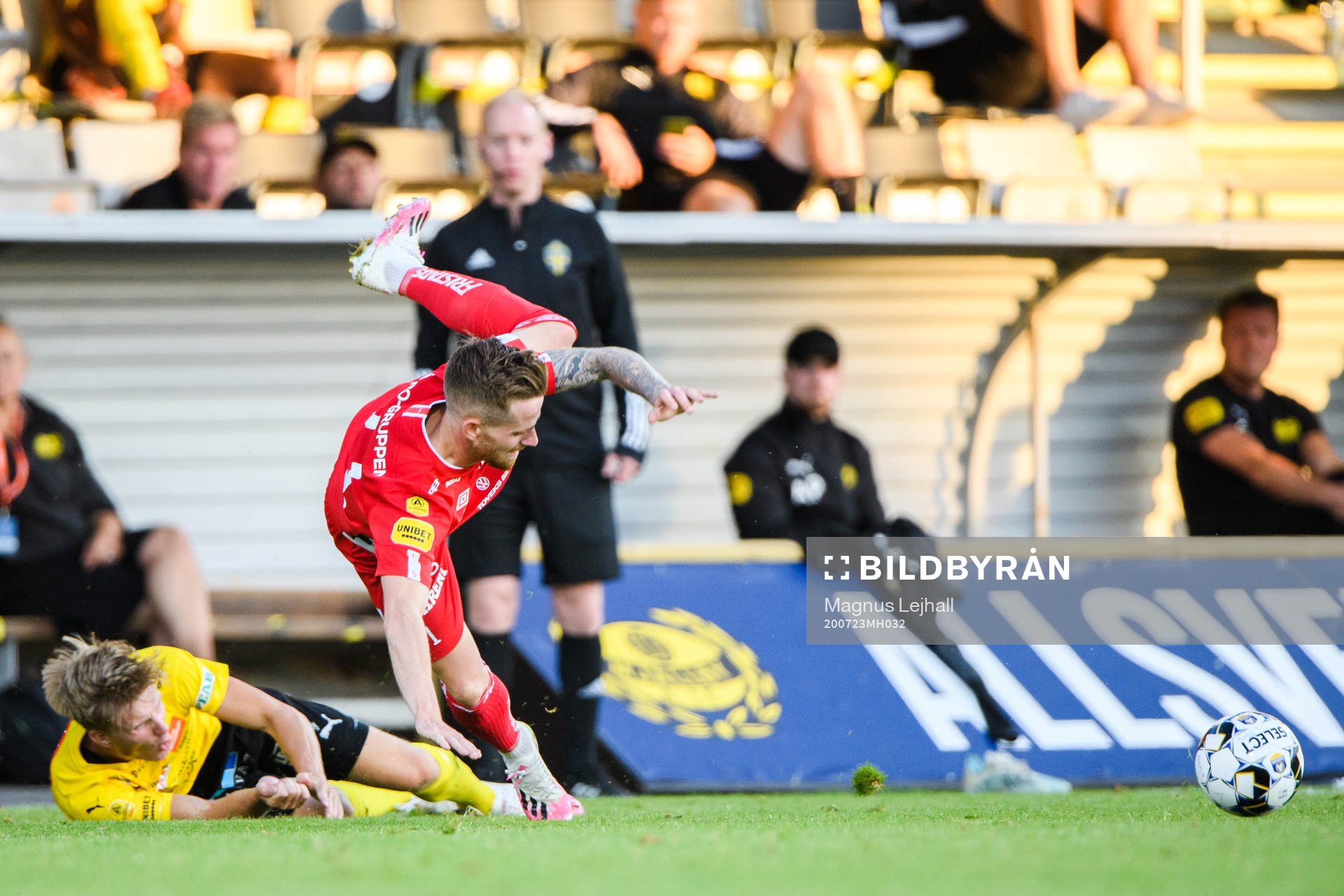 Mjällbys Eric Björkander  och Elfsborgs Rasmus Alm