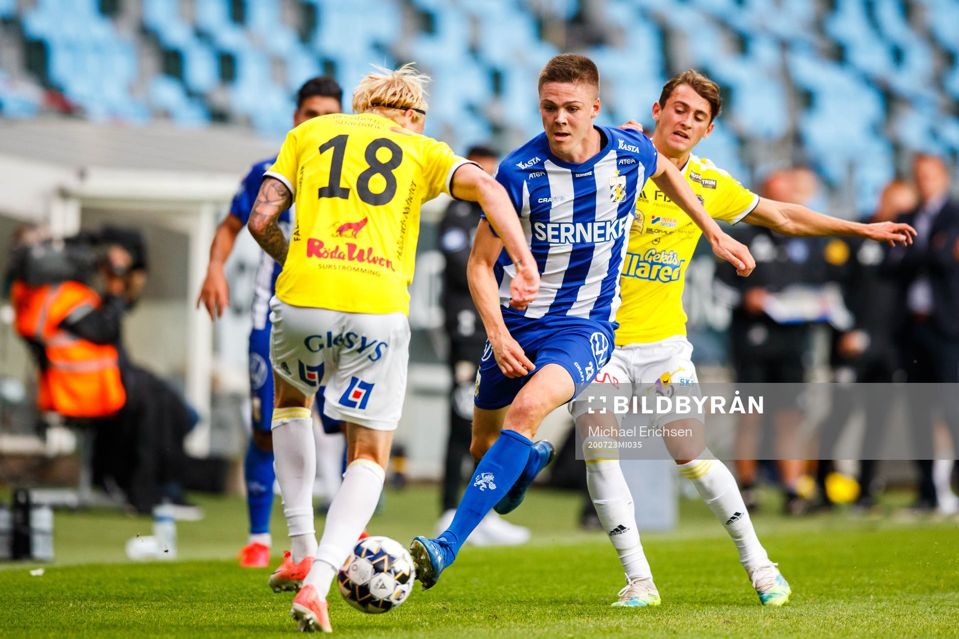 IFK Göteborgs Emil Holm i en kamp mot Falkenbergs Jacob