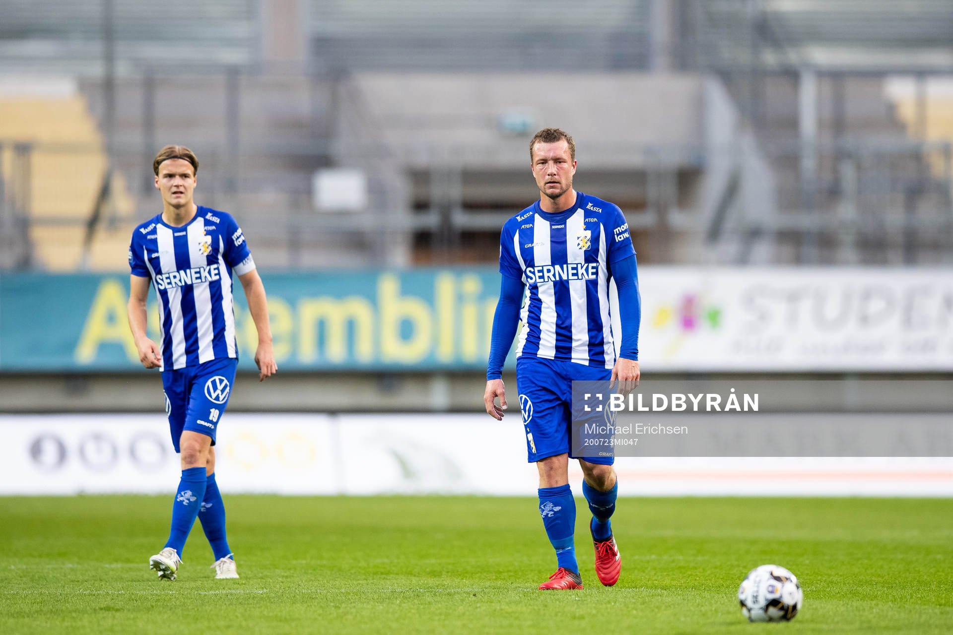 IFK Göteborgs August Erlingmark och Jakob Johansson deppar