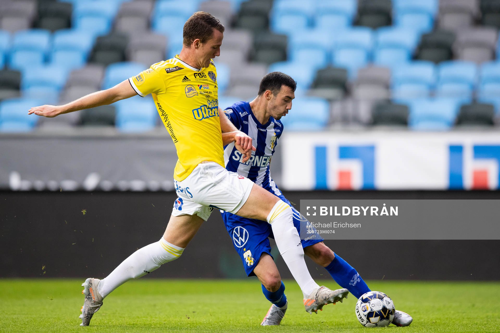 Falkenbergs Sander van Looy mot IFK Göteborgs Giorgi