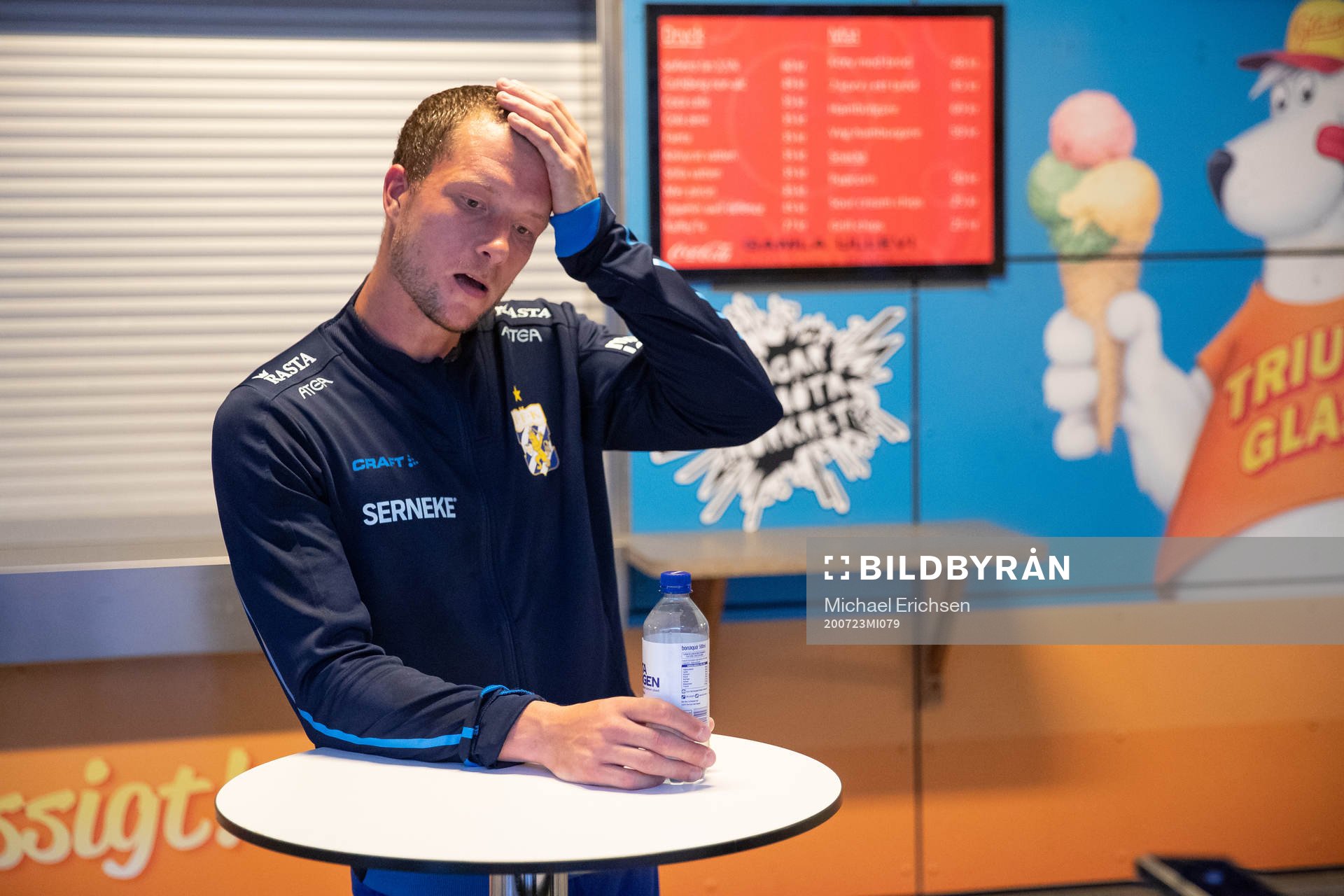 IFK Göteborgs Jakob Johansson blir intervjuad