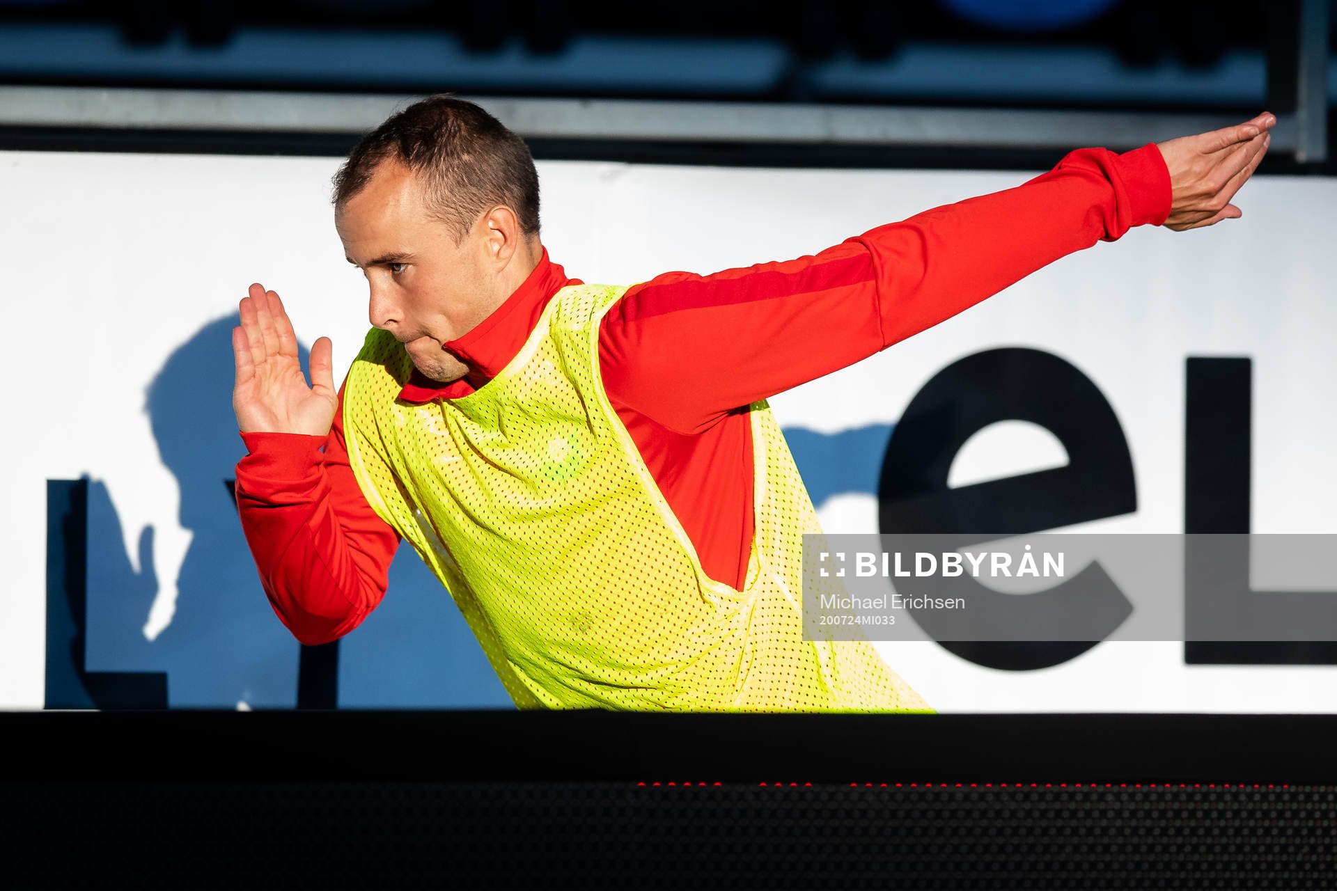 Örgrytes Calle Wede värmer upp