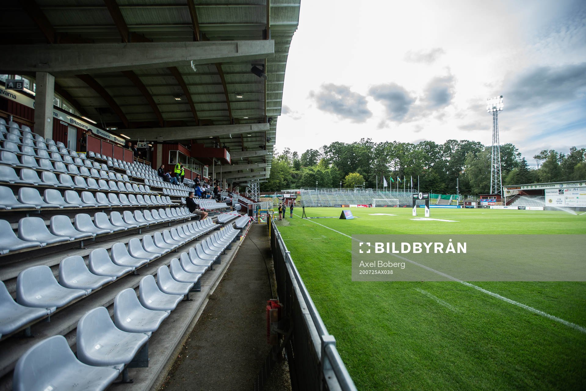 Tomma läktare på Stadsparksvallen