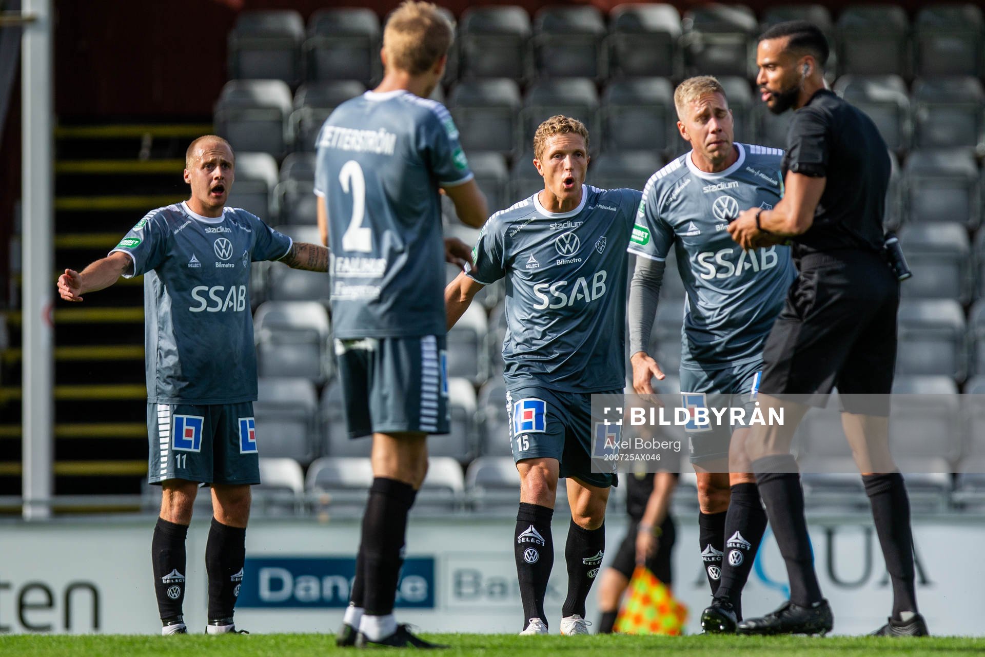 Brages Mattias Liljestrand och Alexander Ekblad reagerar