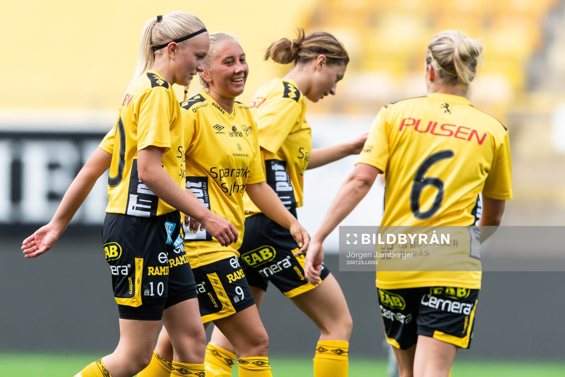 Elfsborgs Cornelia Andersson jublar med Matilda Ståhlbom