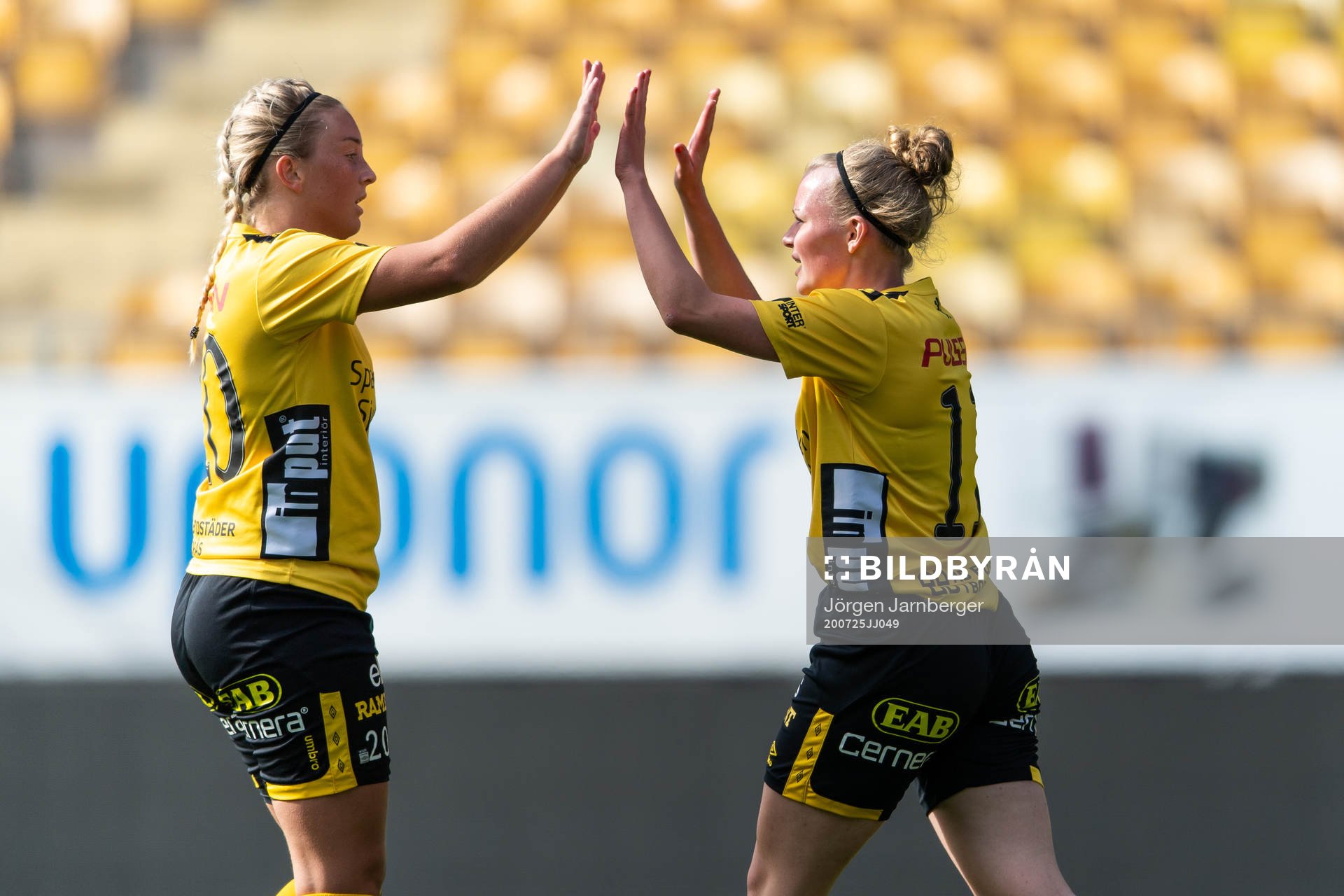Elfsborgs Leann Nyström jublar med Ebba Johansson