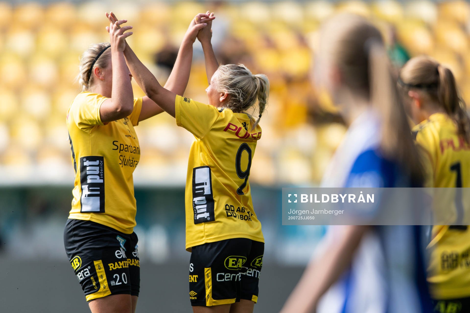 Elfsborgs Cornelia Andersson jublar med Ebba Johansson