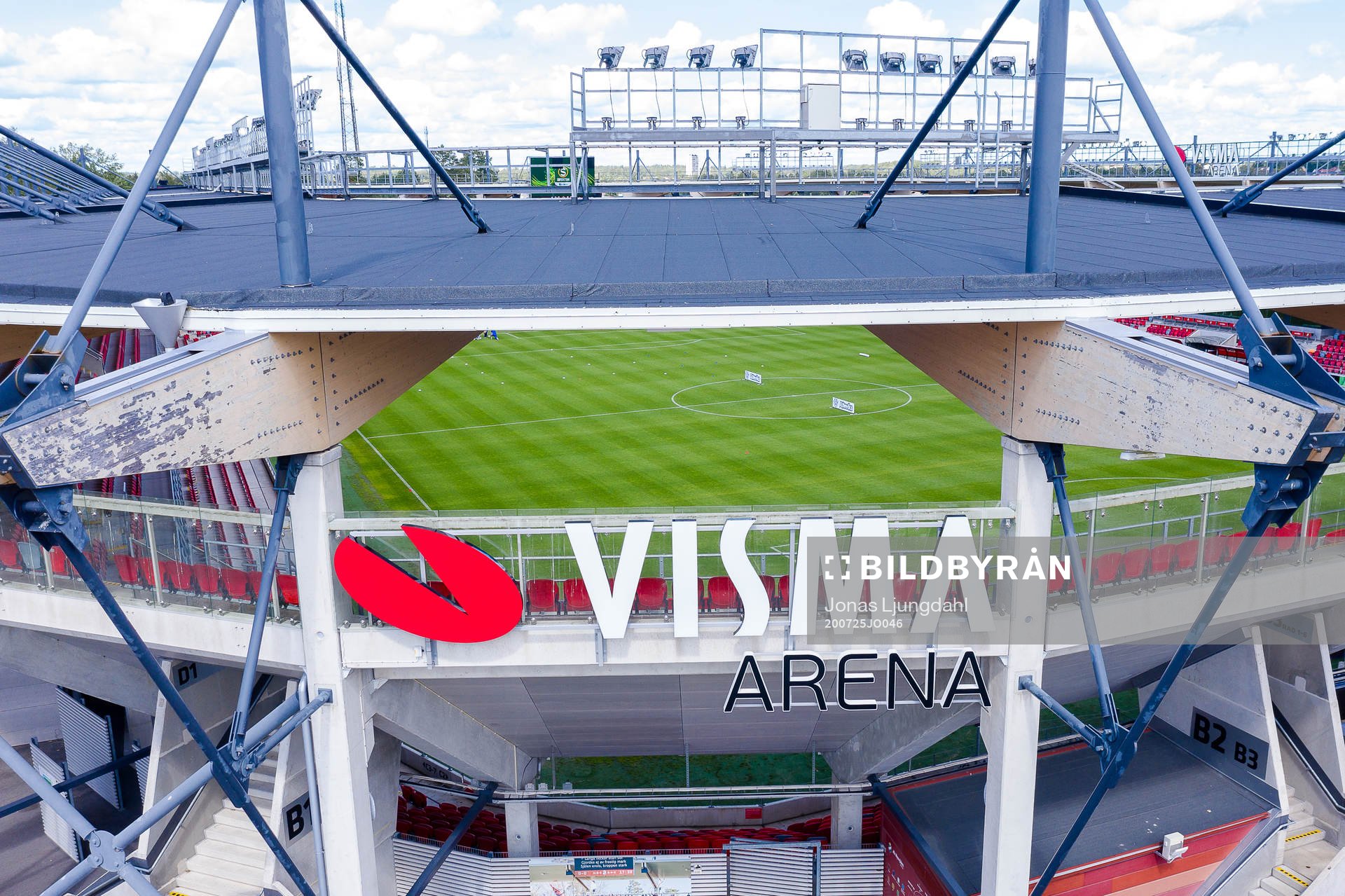 Exteriör vu av Visma arena före fotbollsmatchen i