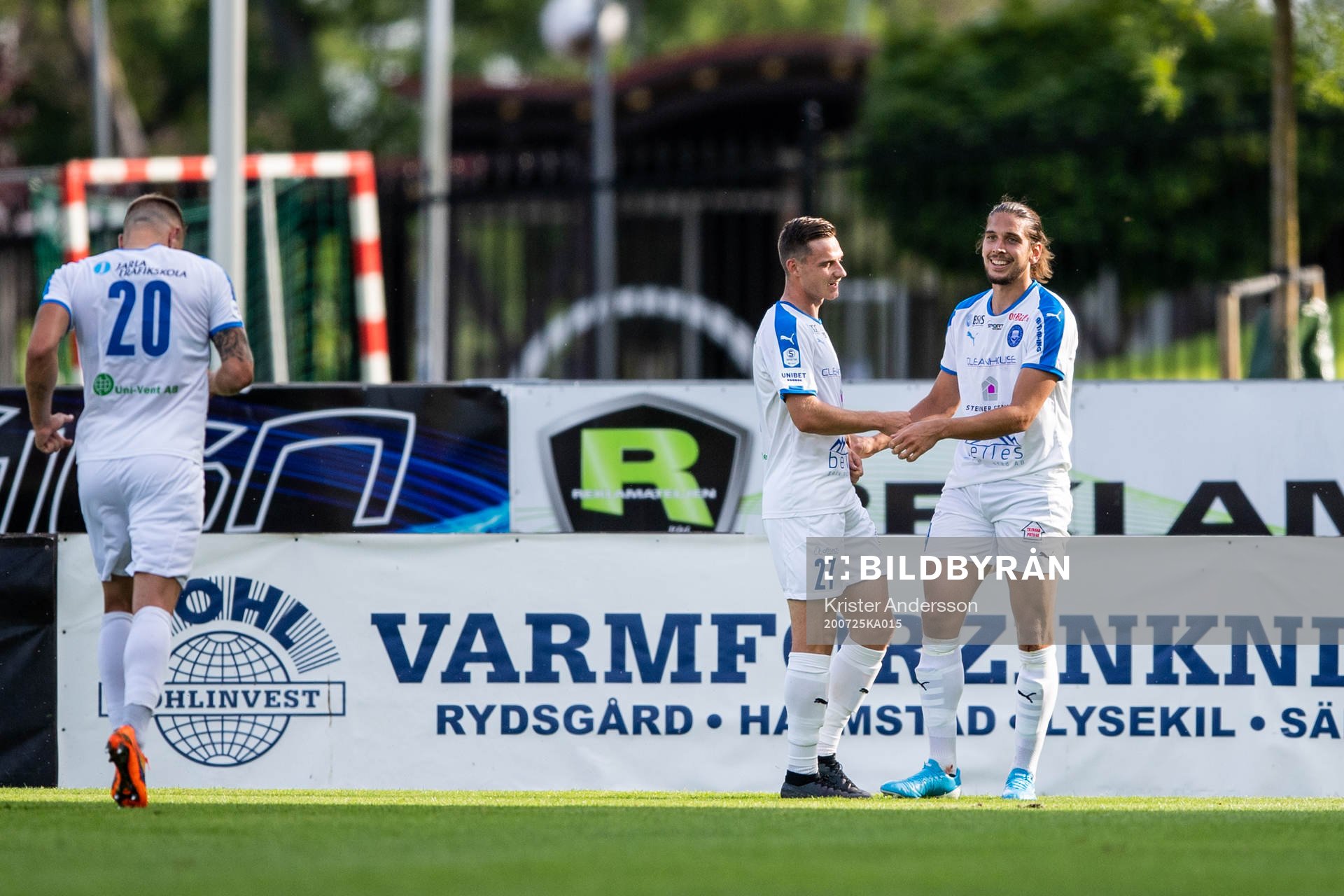 Akropolis Nikola Vasic (h) jublar med Mattias Bouvin