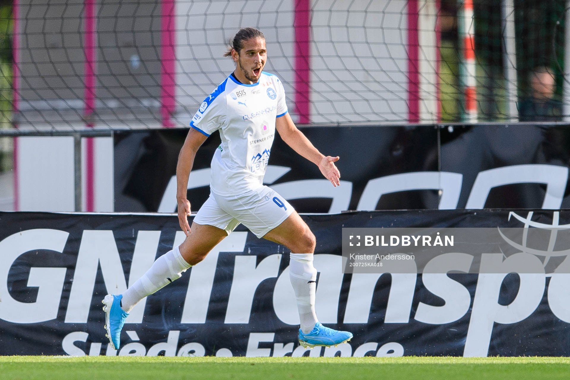 Akropolis Nikola Vasic jublar efter 0-2 under fotbollsmatchen i Superettan  mellan Halmstad och Akropolis den 25 juli 2020 i Halmstad.