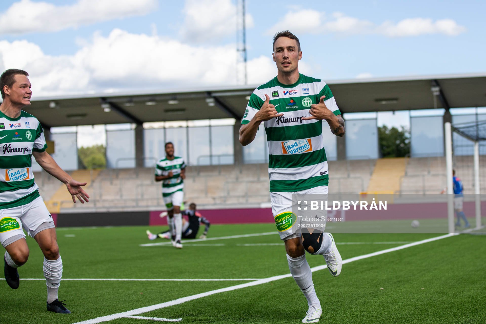 Västerås Filip Tronet jublar