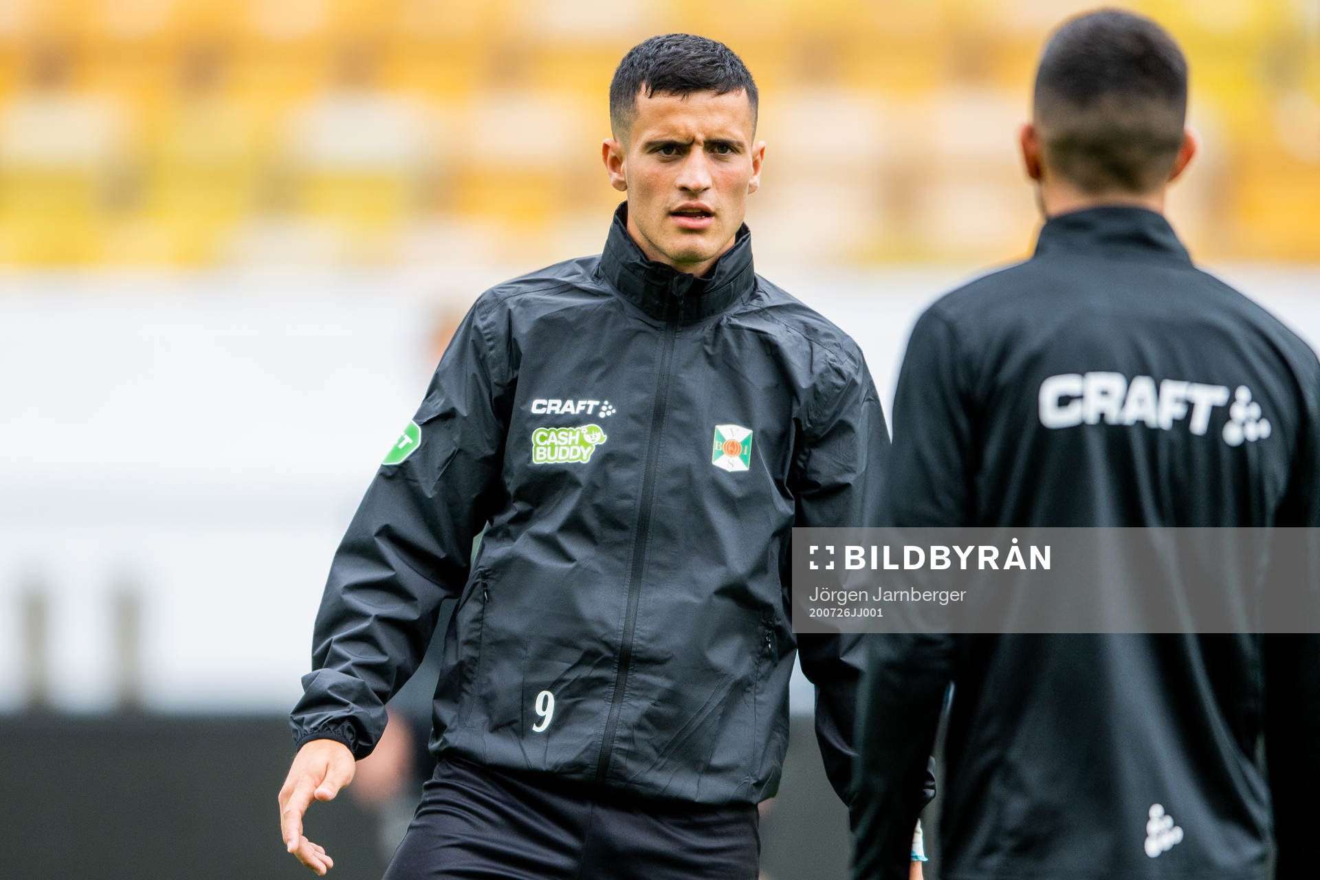 Varbergs Astrit Selmani värmer upp