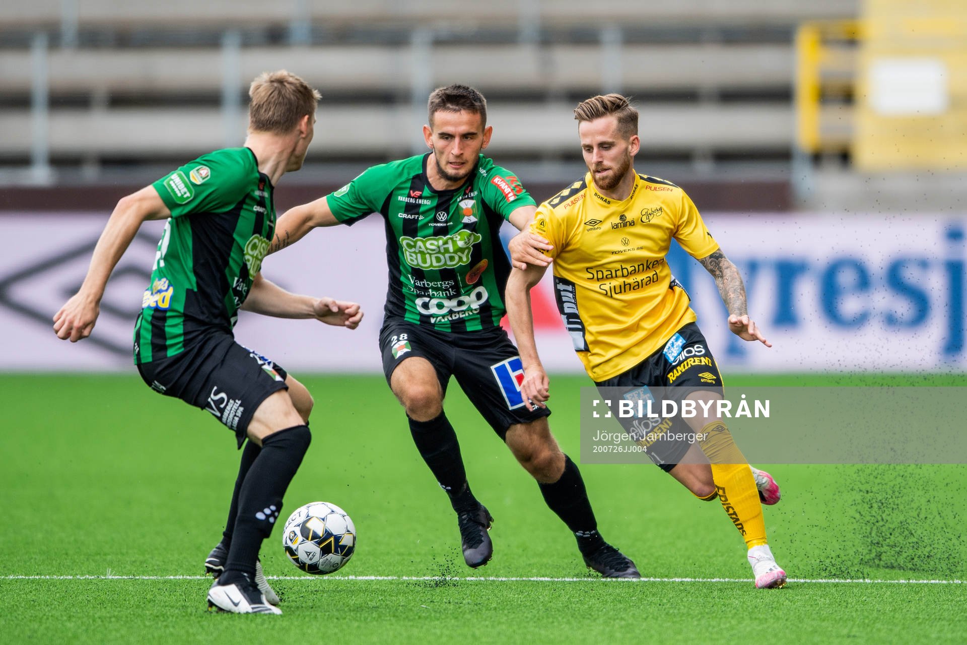 Elfsborgs Rasmus Alm mot Varbergs Erion Sadiku och Anton