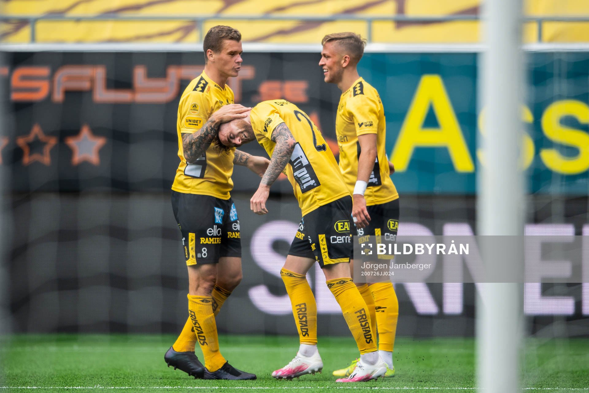 Elfsborgs Rasmus Alm jublar med Samuel Holmén och Jesper