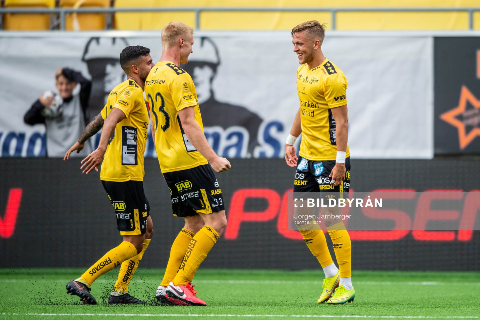 Elfsborgs Jesper Karlsson jublar med lagkamrater