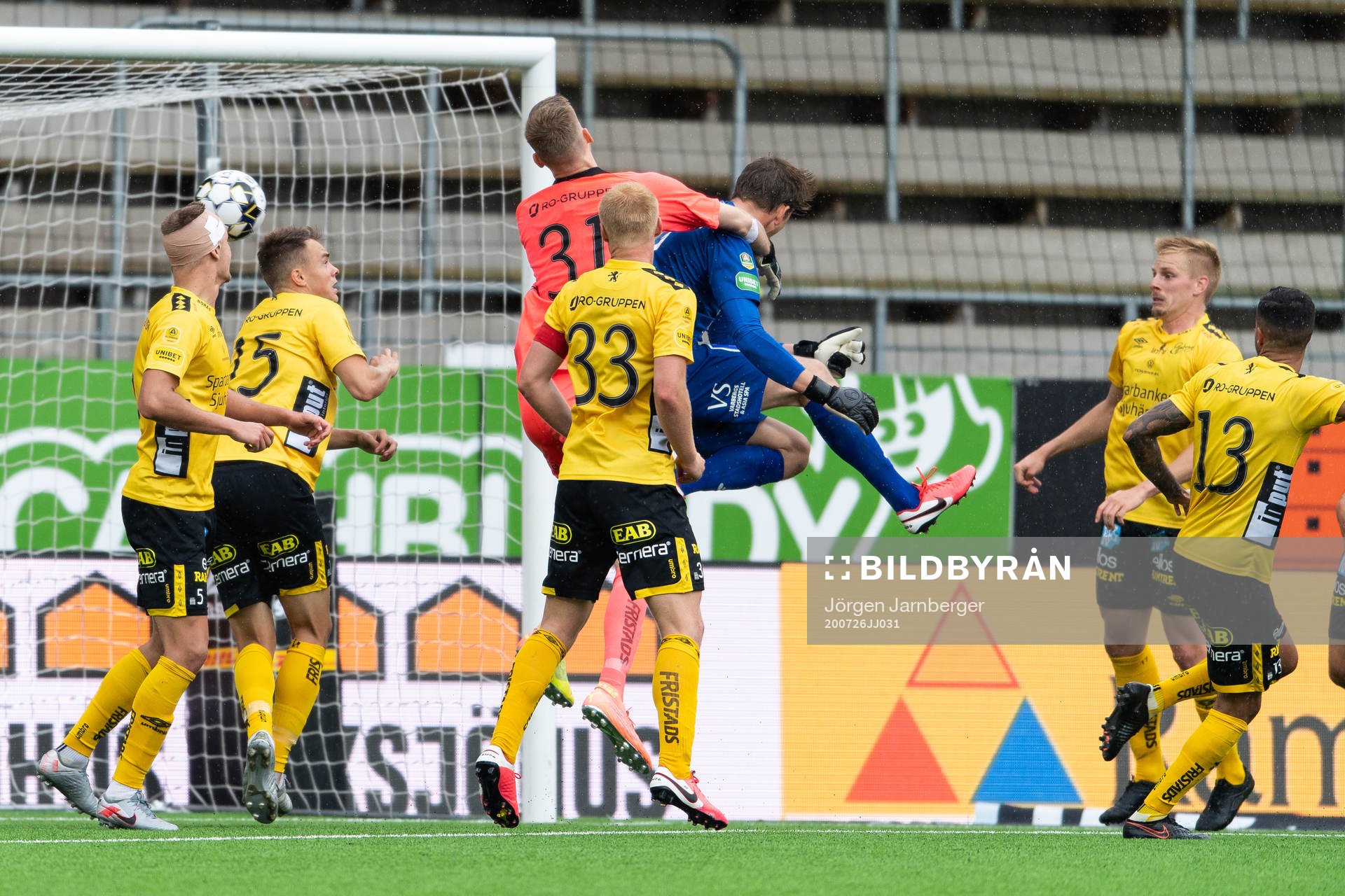 Varbergs målvakt August Strömberg nickar in 3-3