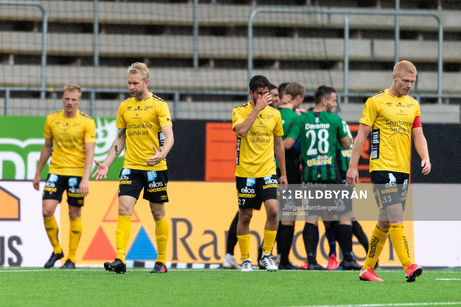 Elfsborgs Johan Larsson och Sivert Heltne Nilsen deppar