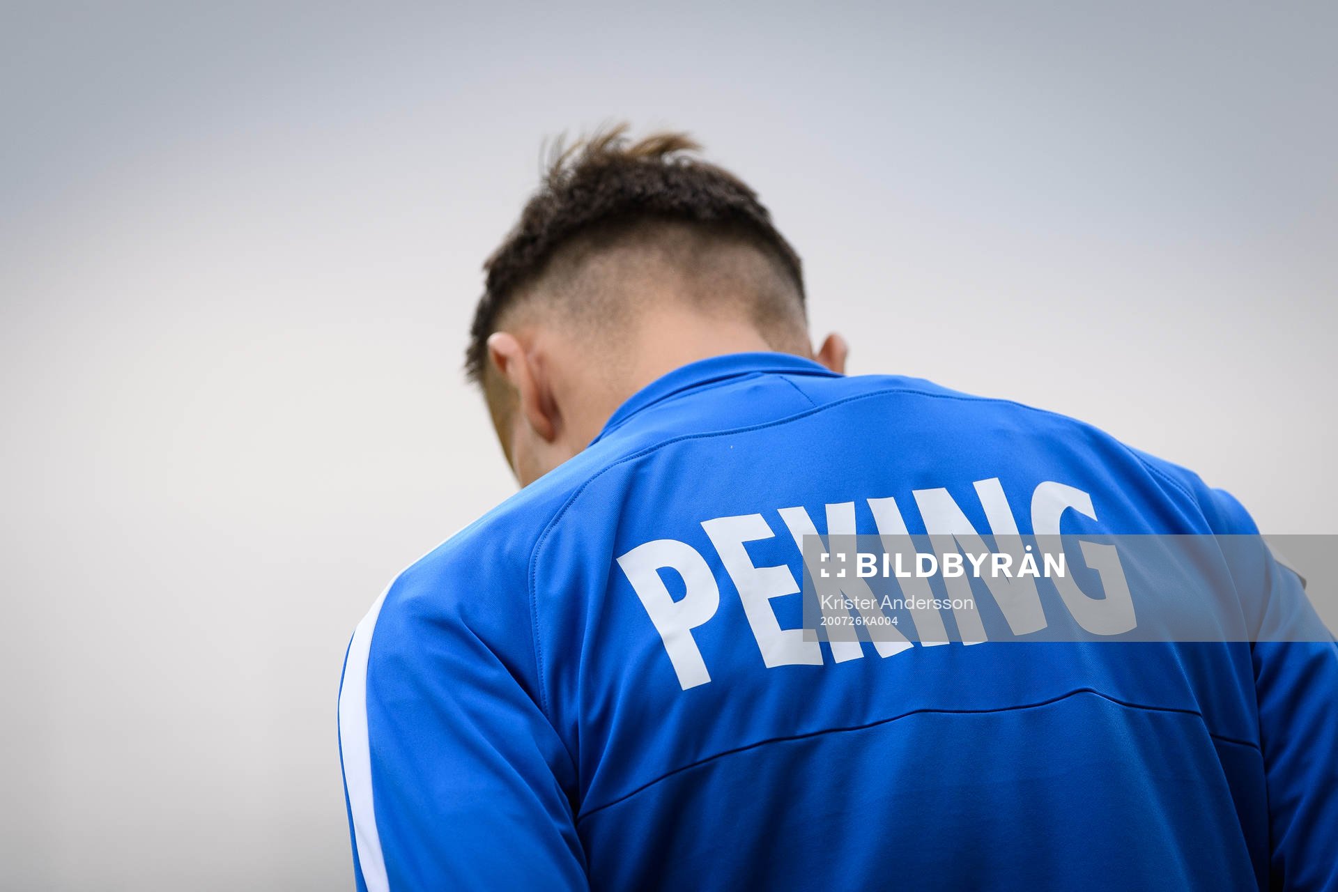 Tröja med Peking före fotbollsmatchen i Allsvenskan