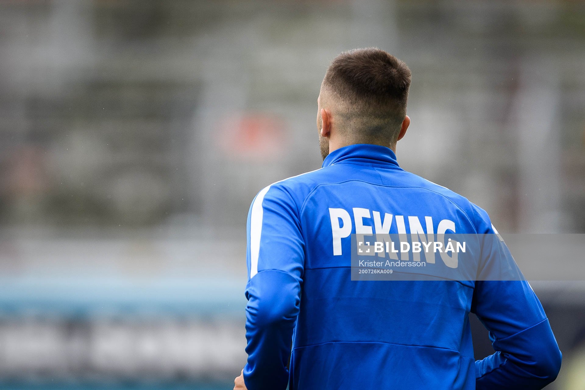 Tröja med Peking före fotbollsmatchen i Allsvenskan