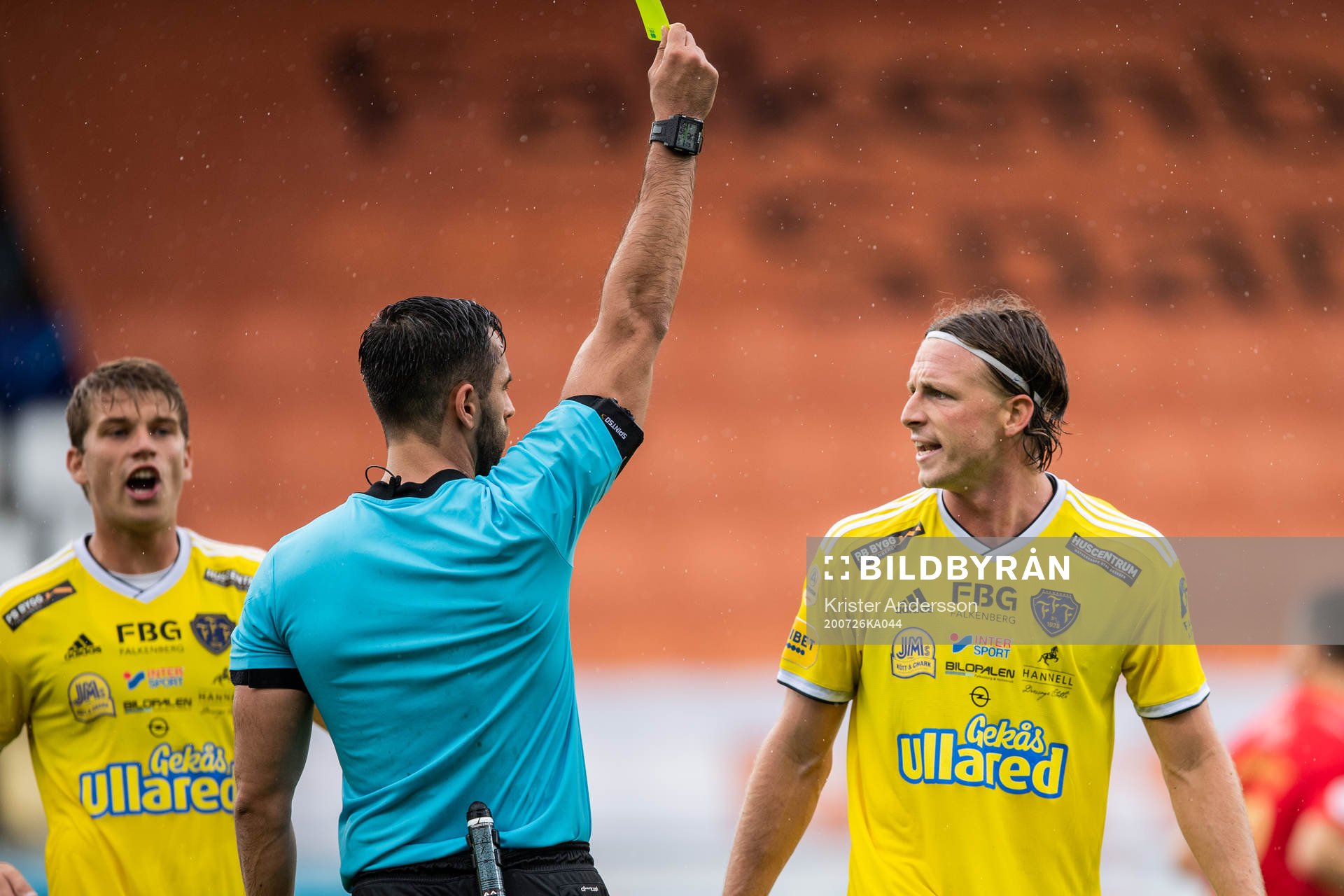Falkenbergs Carl Johansson tilldelas sitt andra gula kort