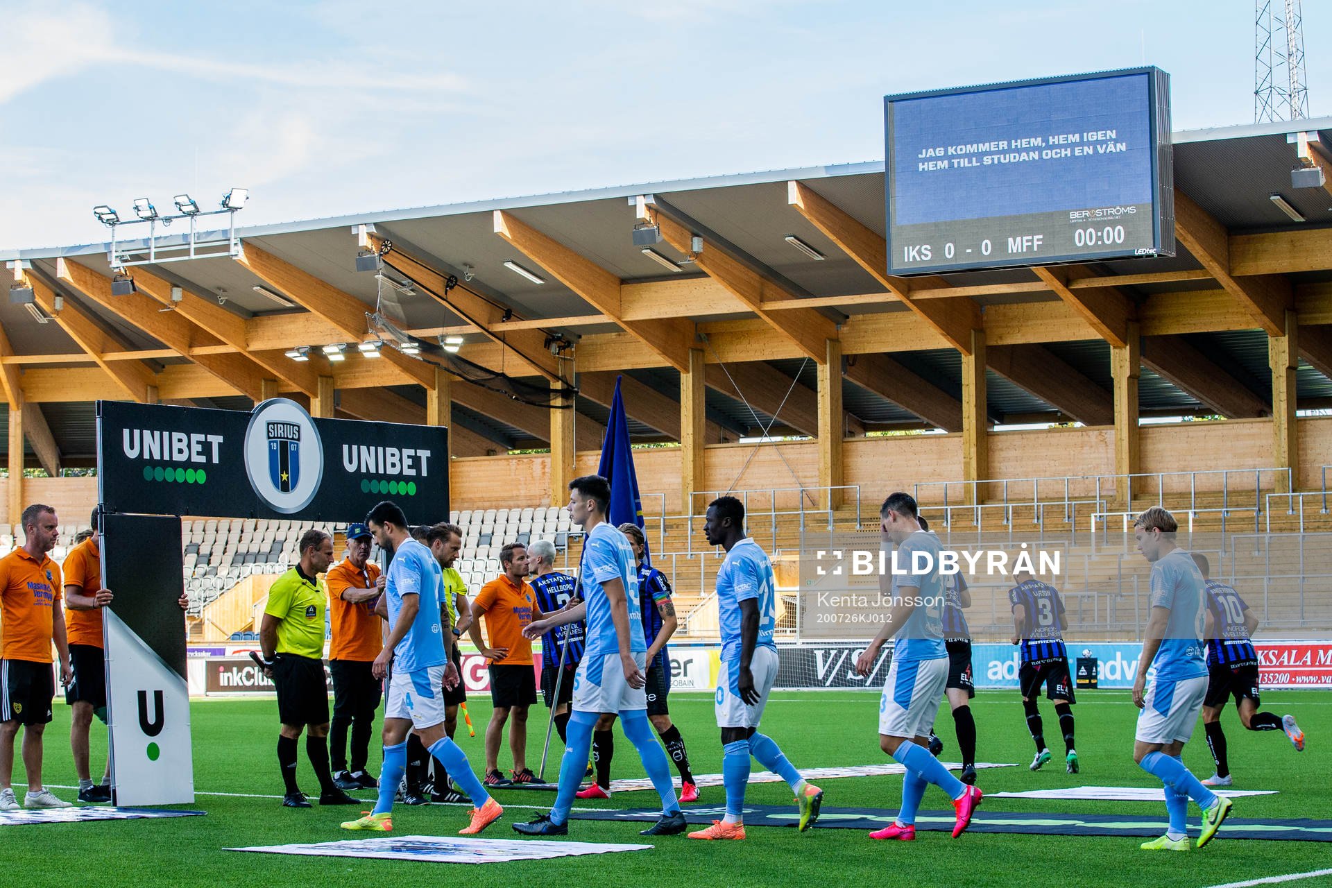 Malmö FFs och Sirius spelare gör entré