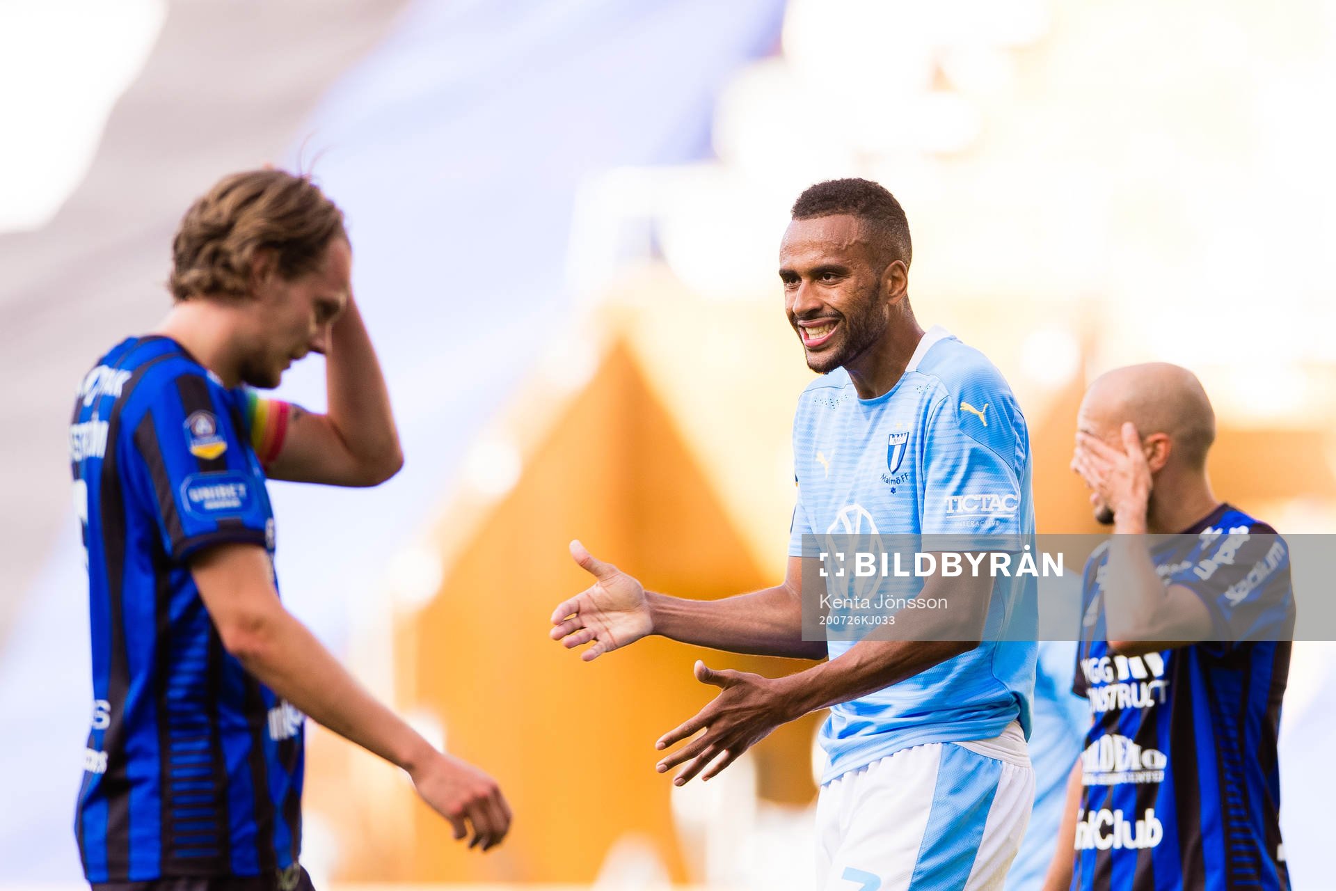 Malmö FFs Isaac Kiese Thelin reagerar