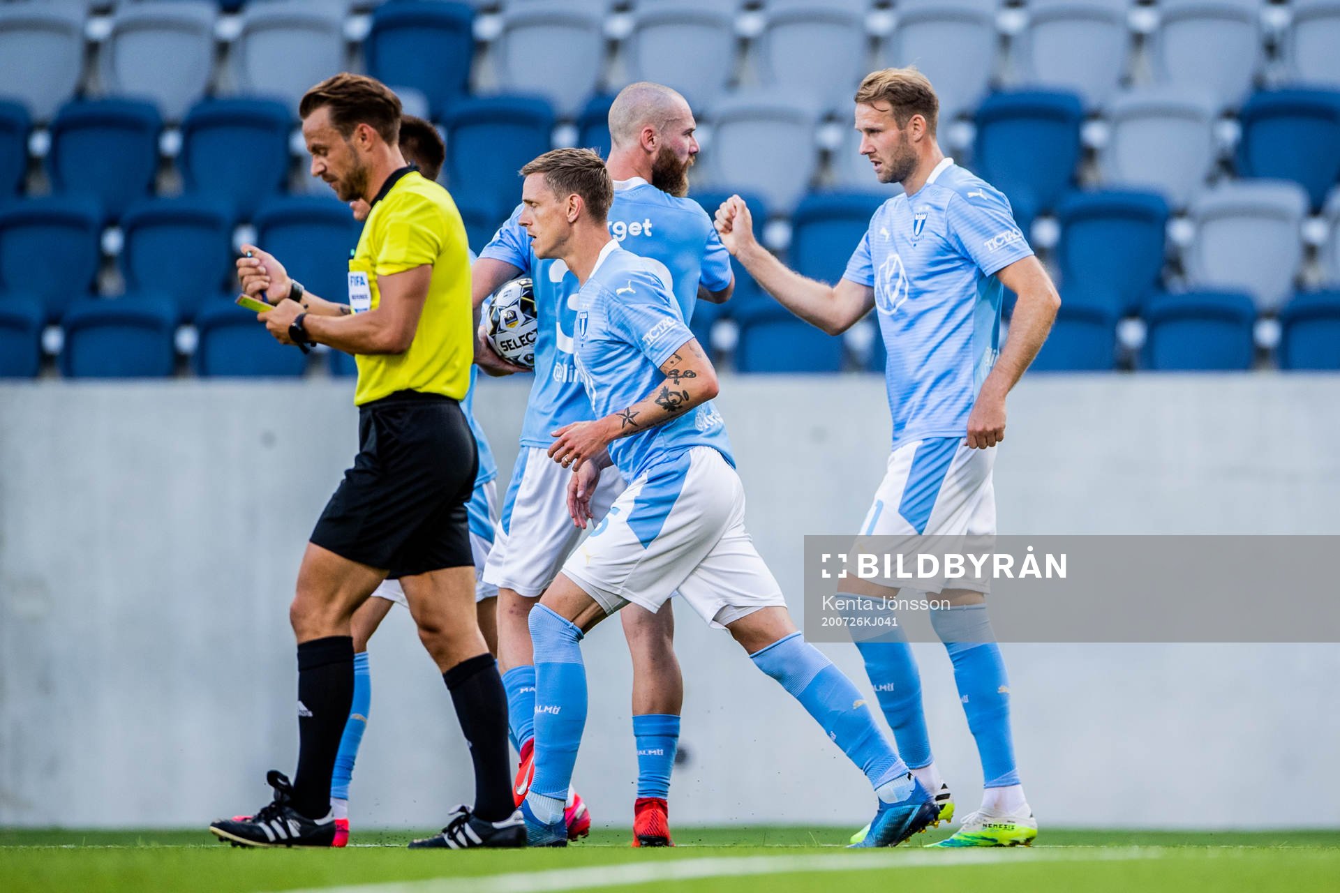 Malmö FFs Ola Toivonen jublar med lagkamrater