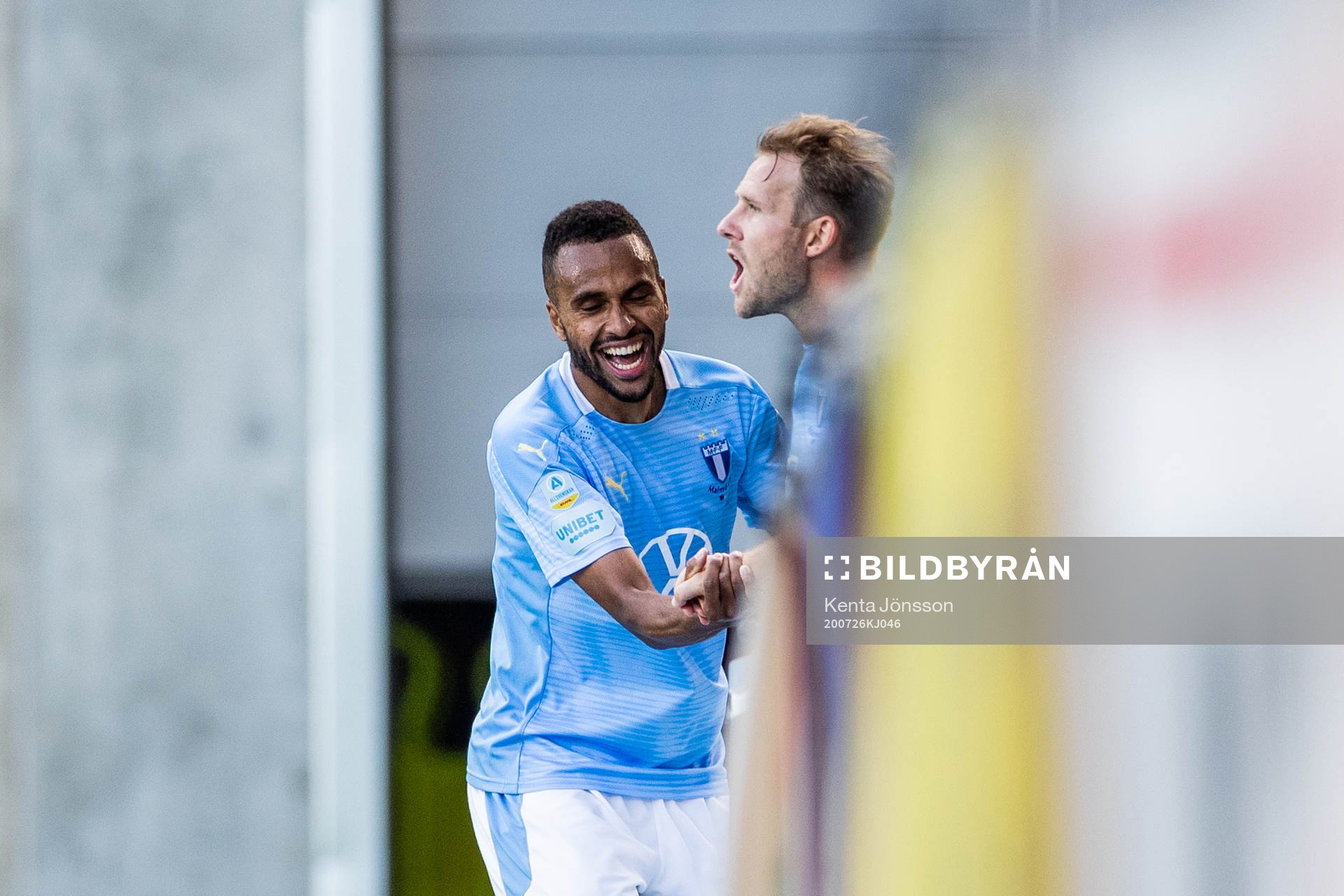 Malmö FFs Isaac Kiese Thelin (v) jublar med Ola Toivonen