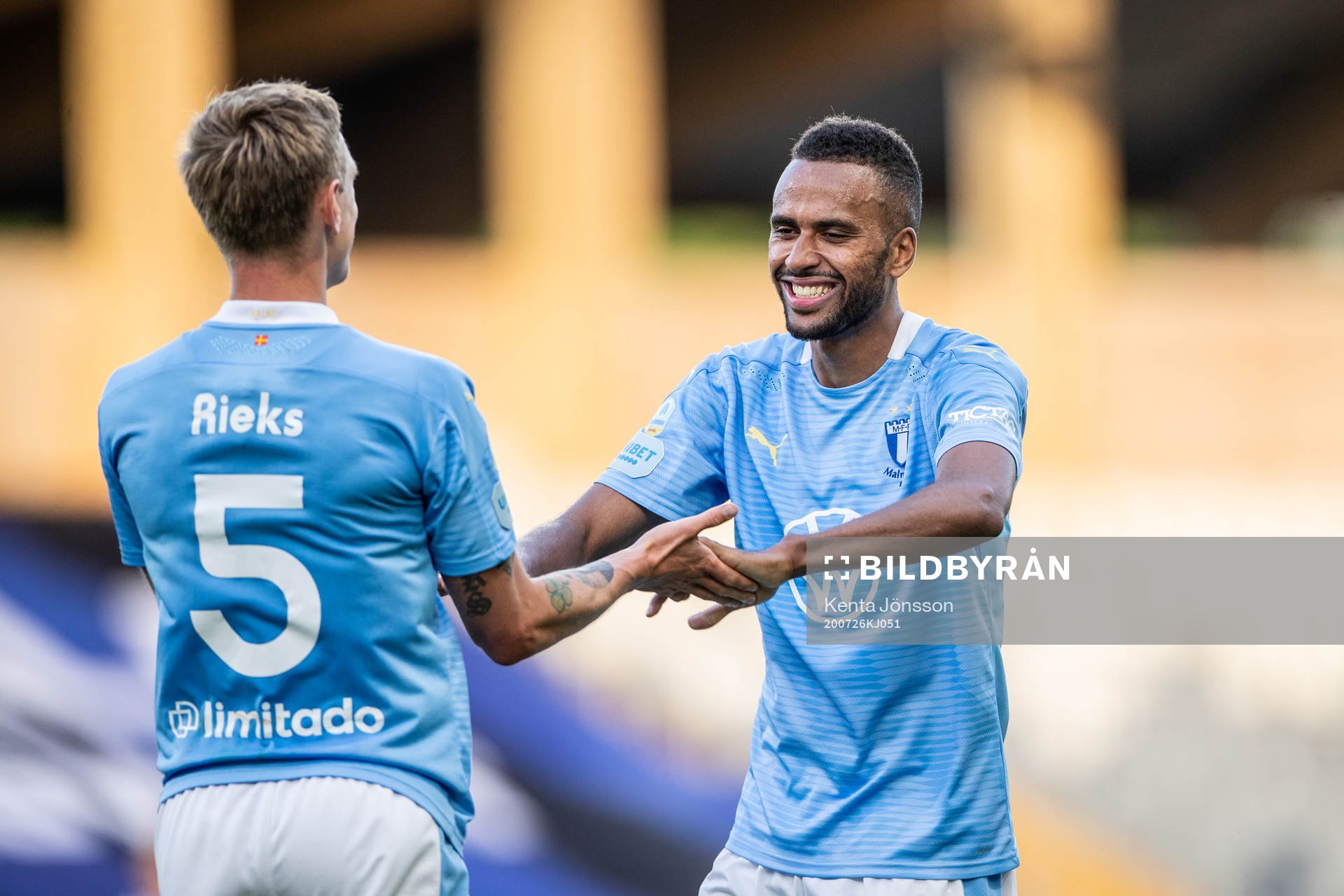 Malmö FFs Sören Rieks och Isaac Kiese Thelin jublar