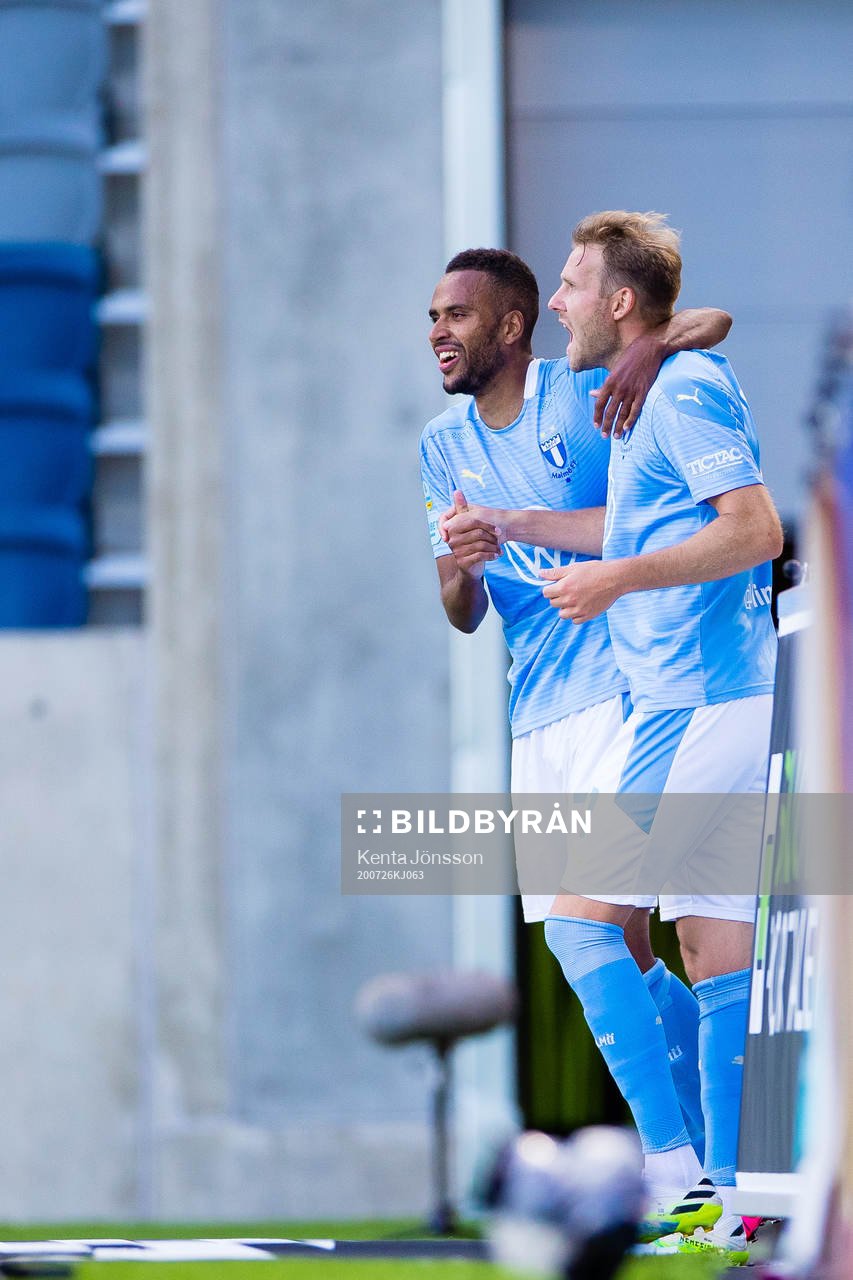 Malmö FFs Isaac Kiese Thelin jublar med Ola Toivonen