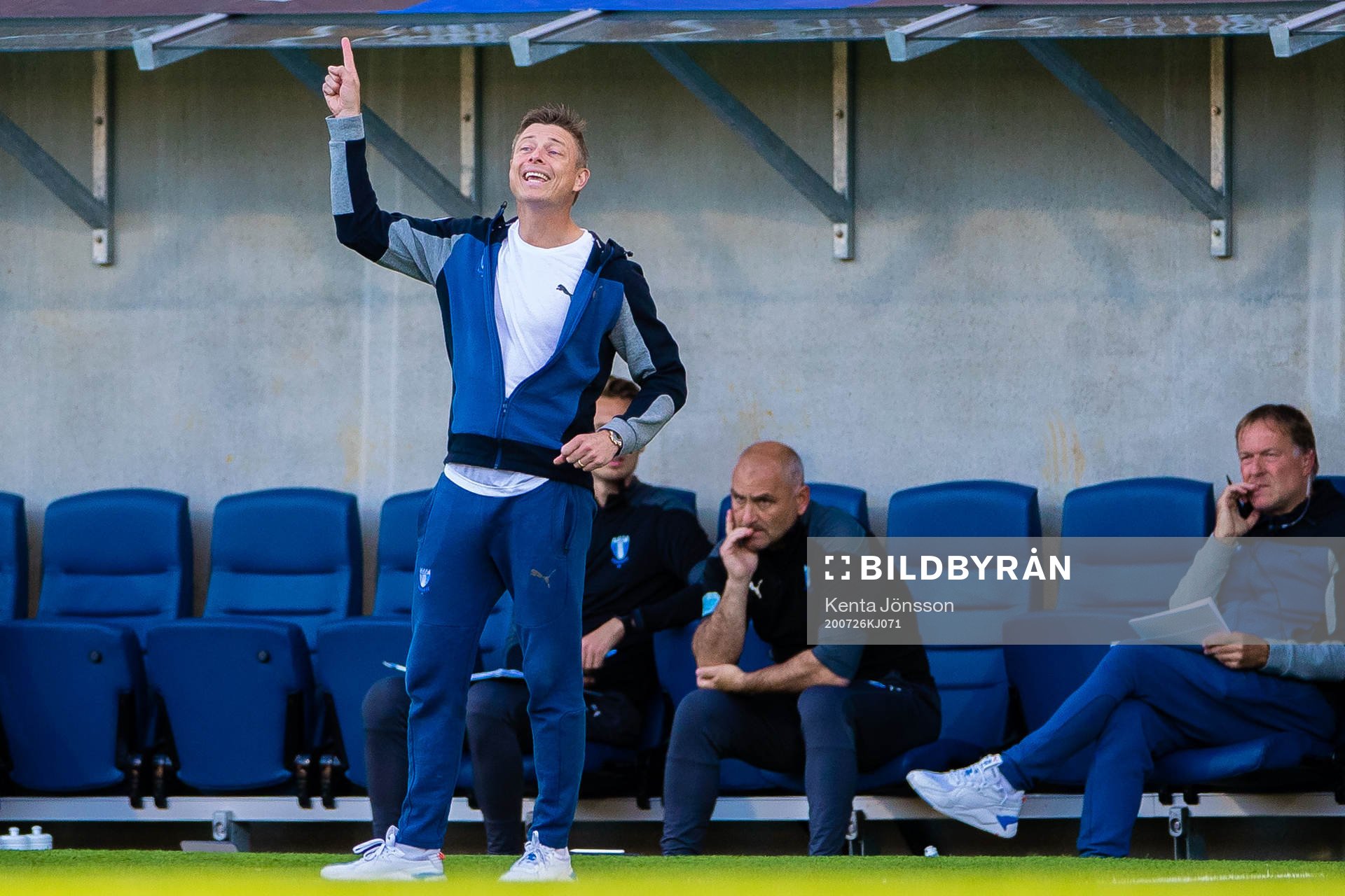 Malmö FFs tränare Jon Dahl Tomasson reagerar