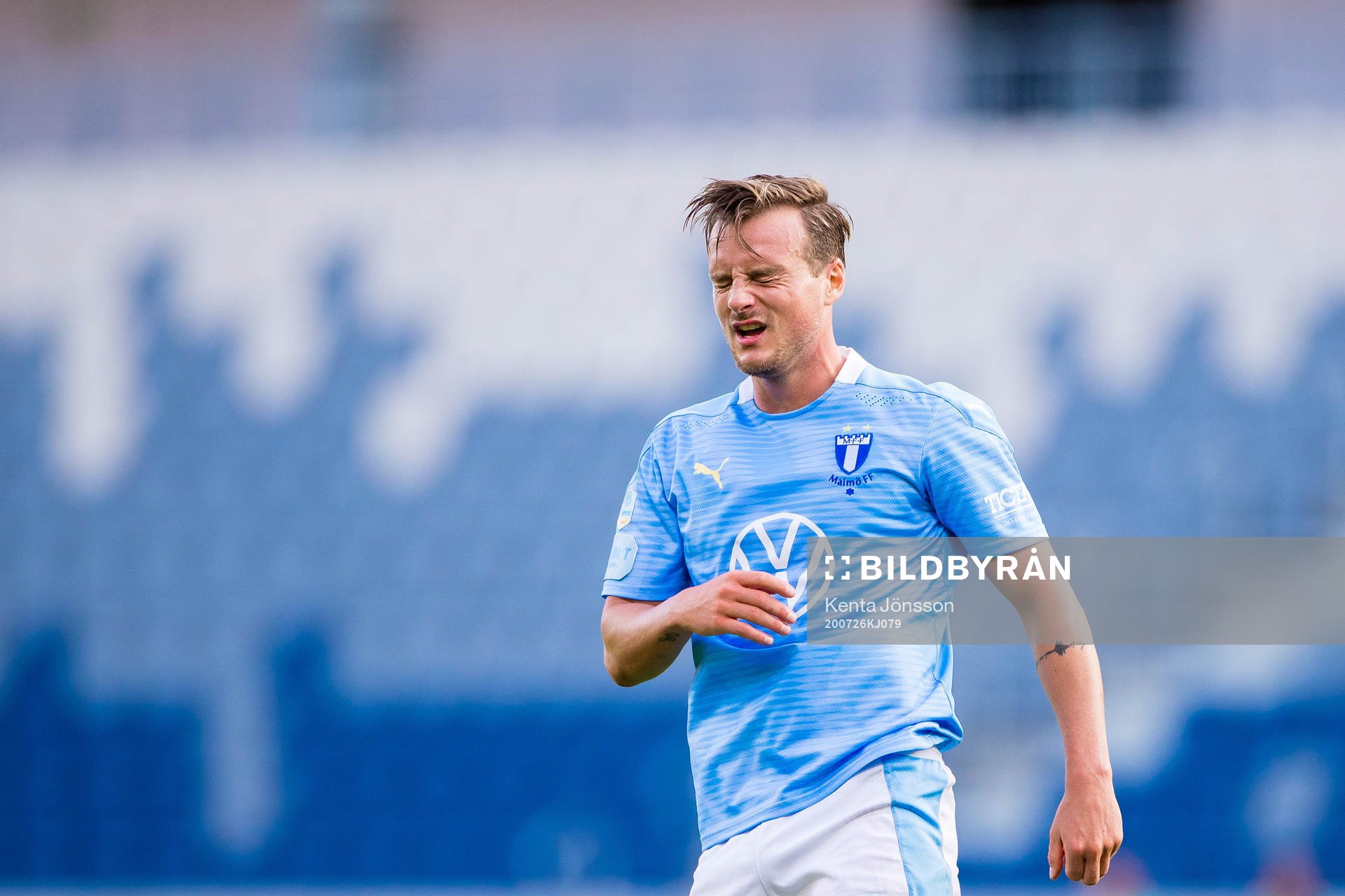 Malmö FFs Eric Larsson reagerar