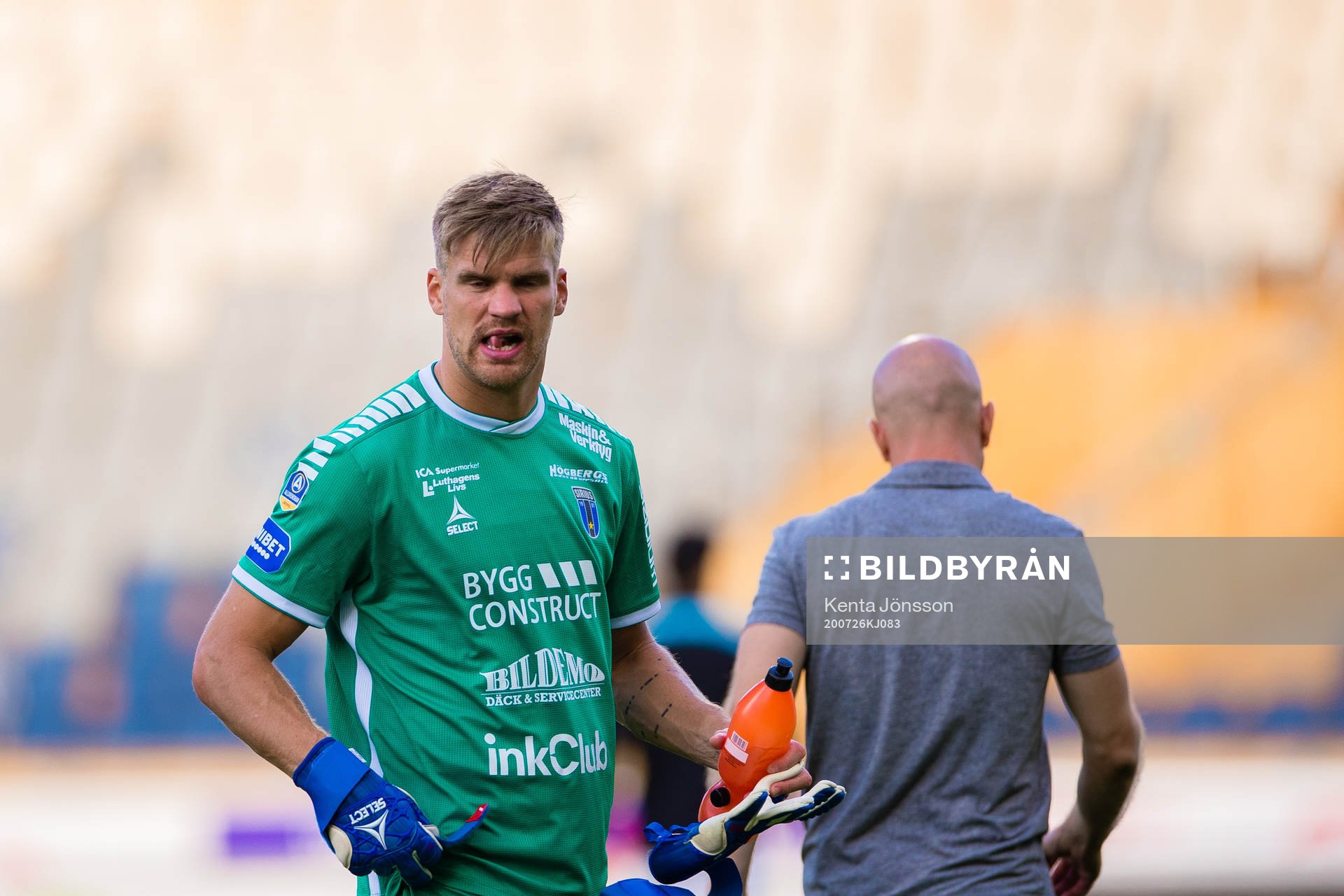 Sirius målvakt Lukas Jonsson deppar