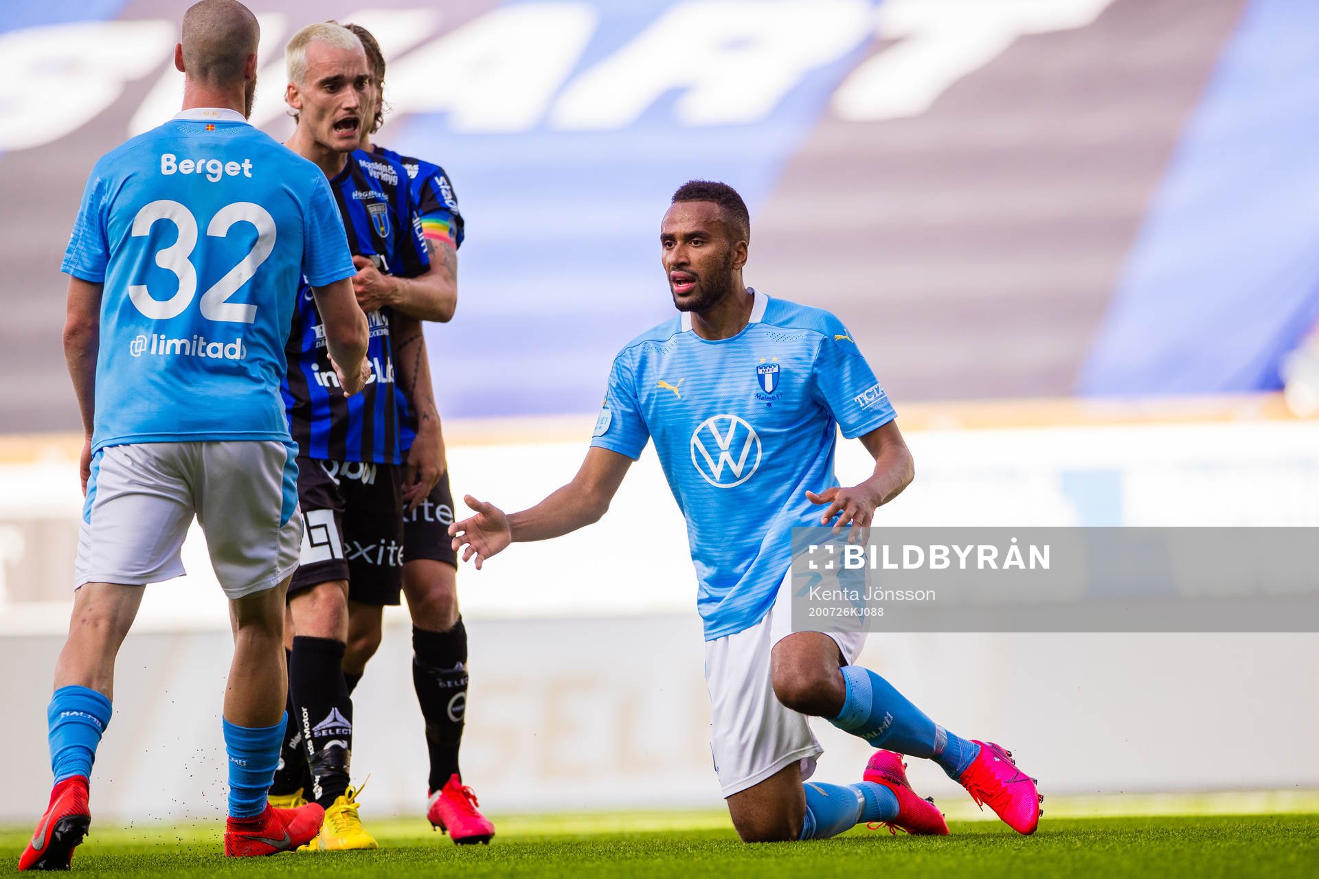 Sirius Adam Hellborg och Malmö FFs Isaac Kiese Thelin i