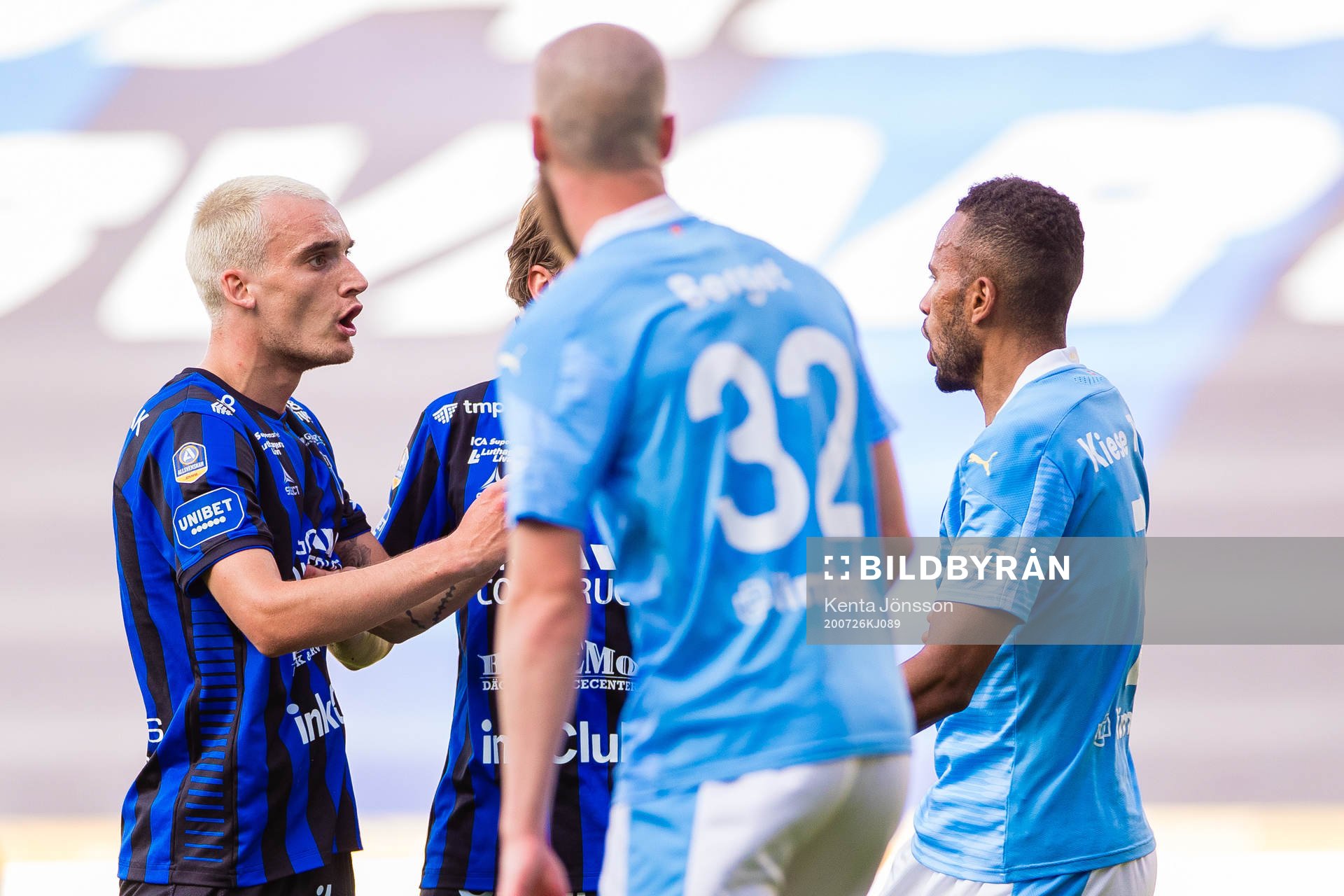 Sirius Adam Hellborg och Malmö FFs Isaac Kiese Thelin i