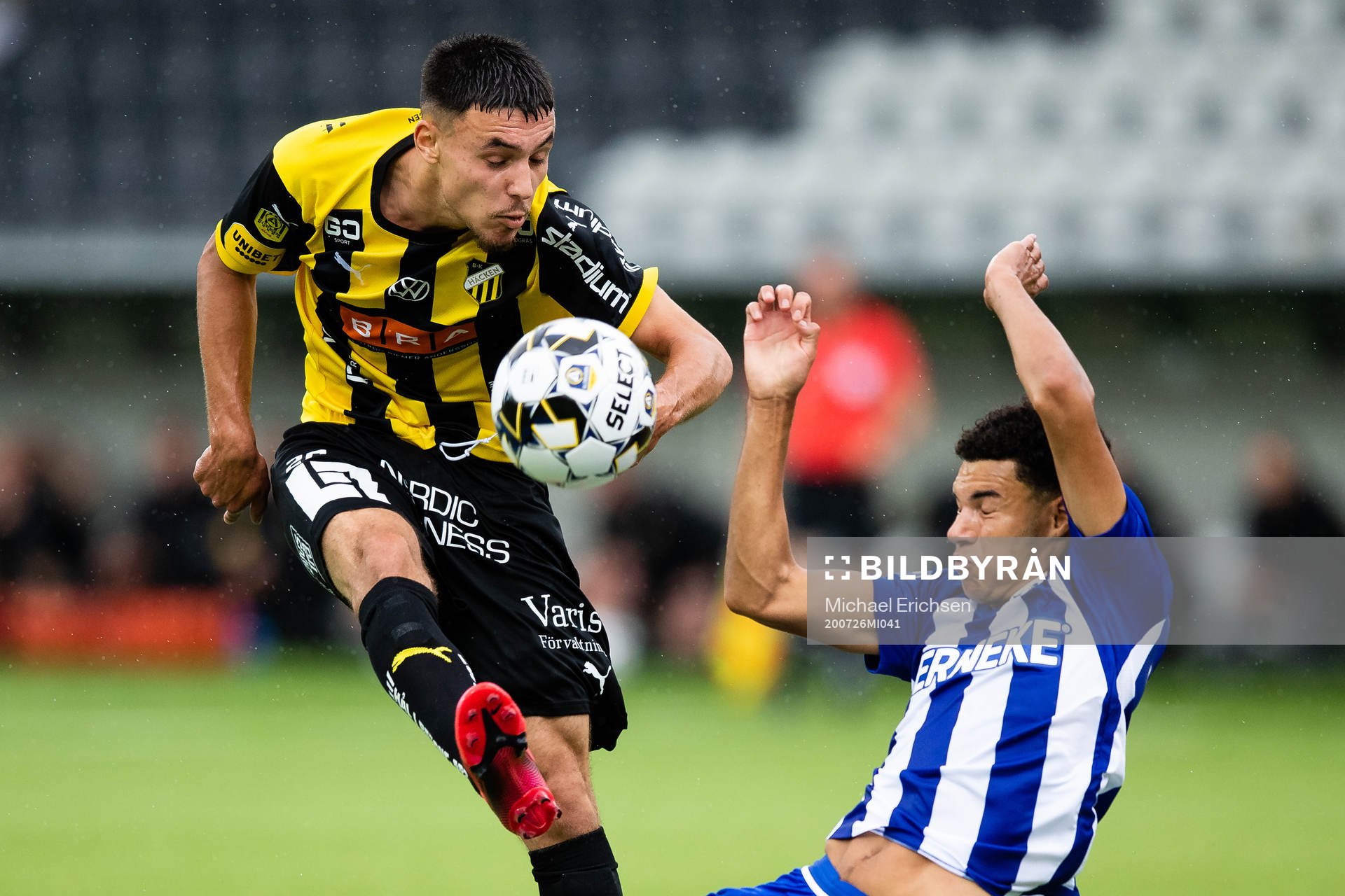 Häckens Ali Youssef med ett skott som IFK Göteborgs