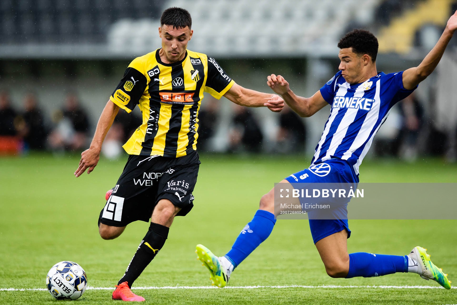 Häckens Ali Youssef med ett skott som IFK Göteborgs