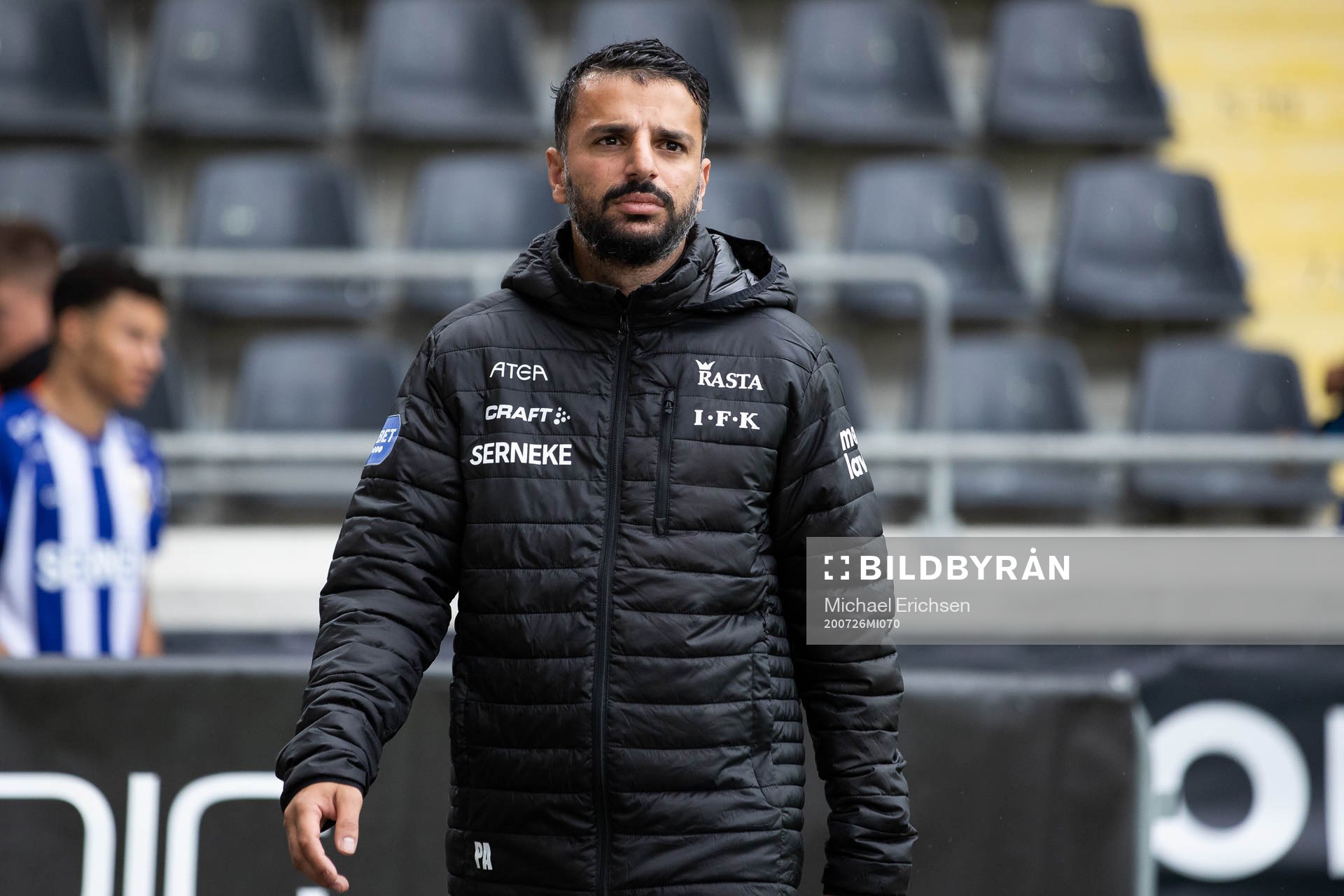 IFK Göteborgs tränare Poya Asbaghi i halvlek av