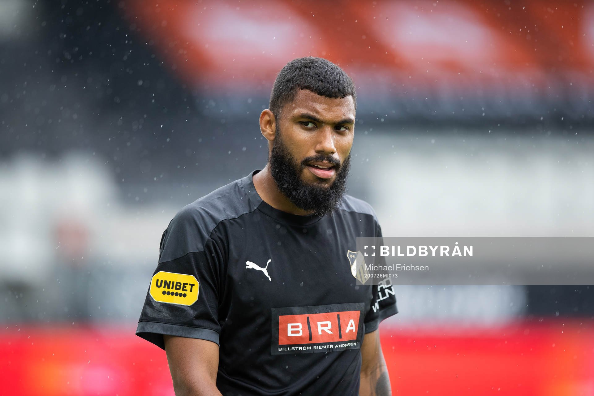 Häckens målvakt Jonathan Ursin Rasheed på uppvärmningen