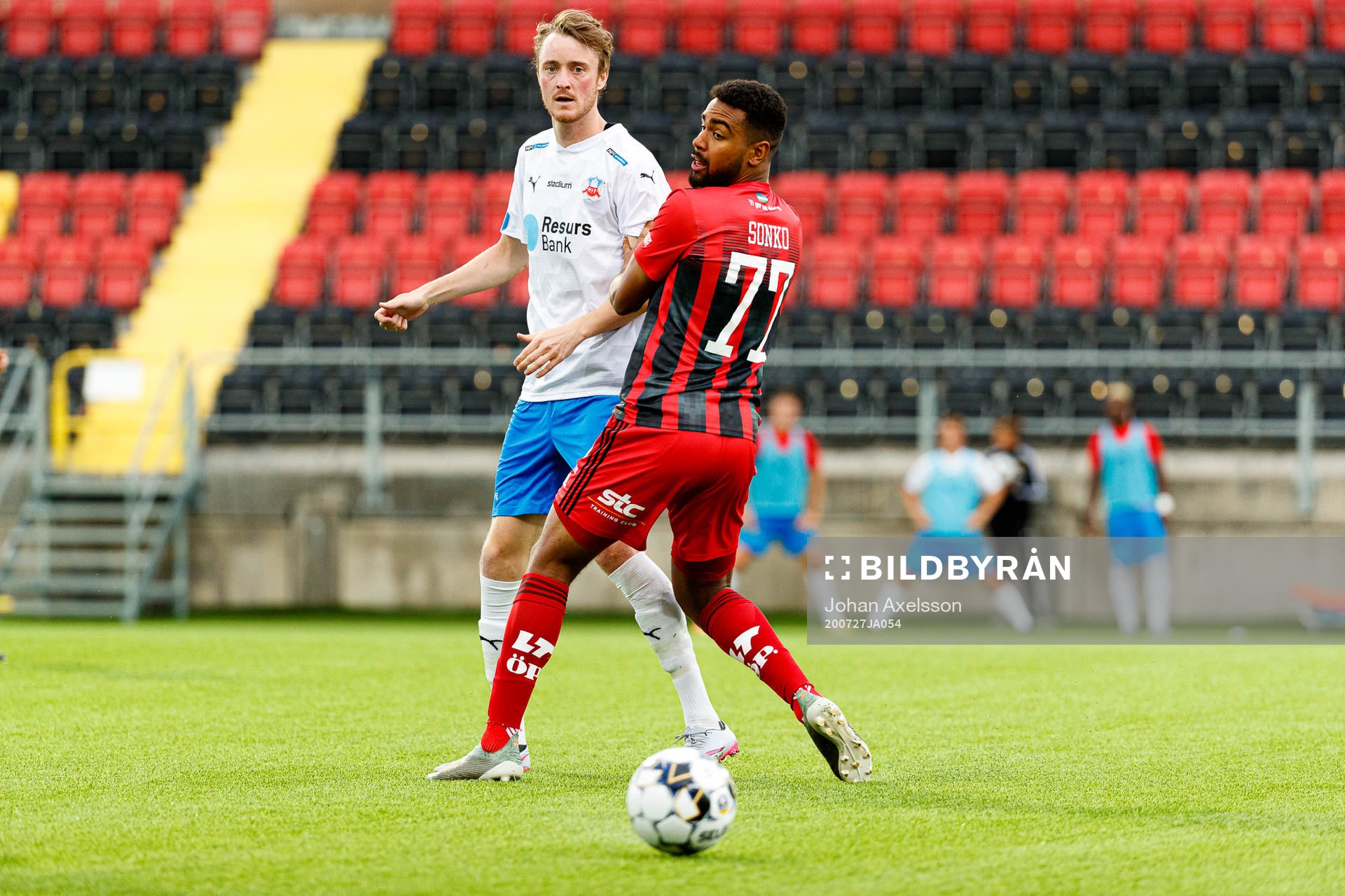 Helsingborgs Rasmus Jönsson och Östersunds Noah Sonko