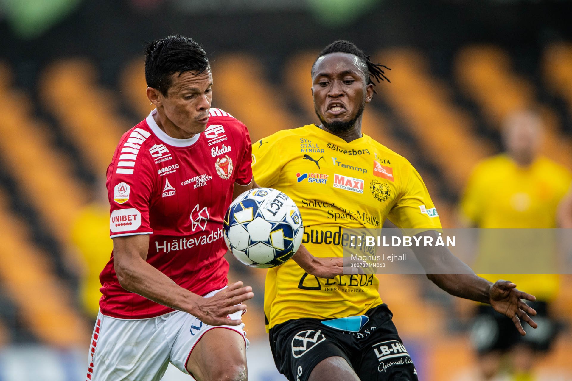 Kalmars Romario Pereira Sipiao och Mjällbys Mamudu Moro