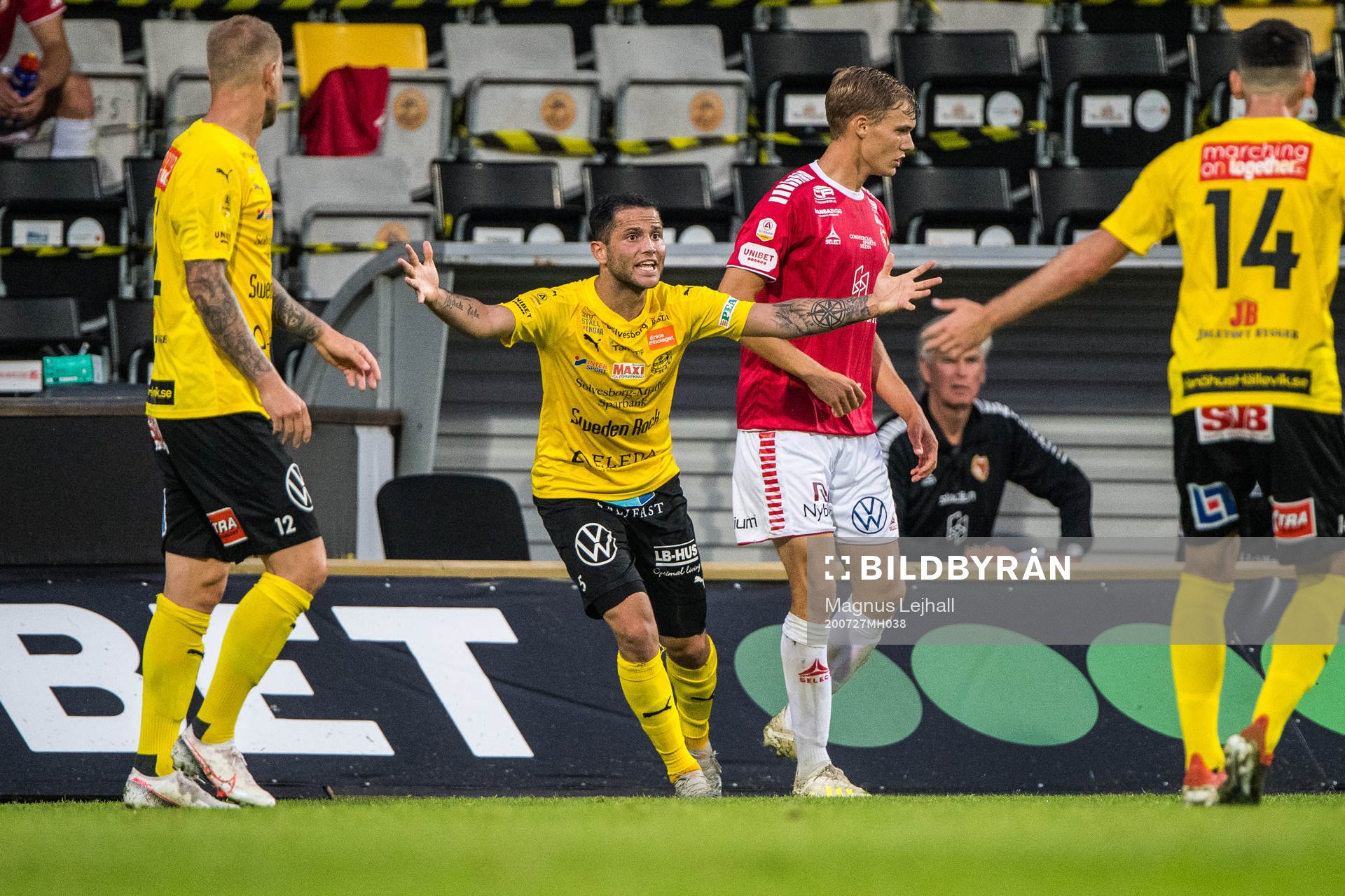 Mjällbys Mohanad Jeahze  reagerar