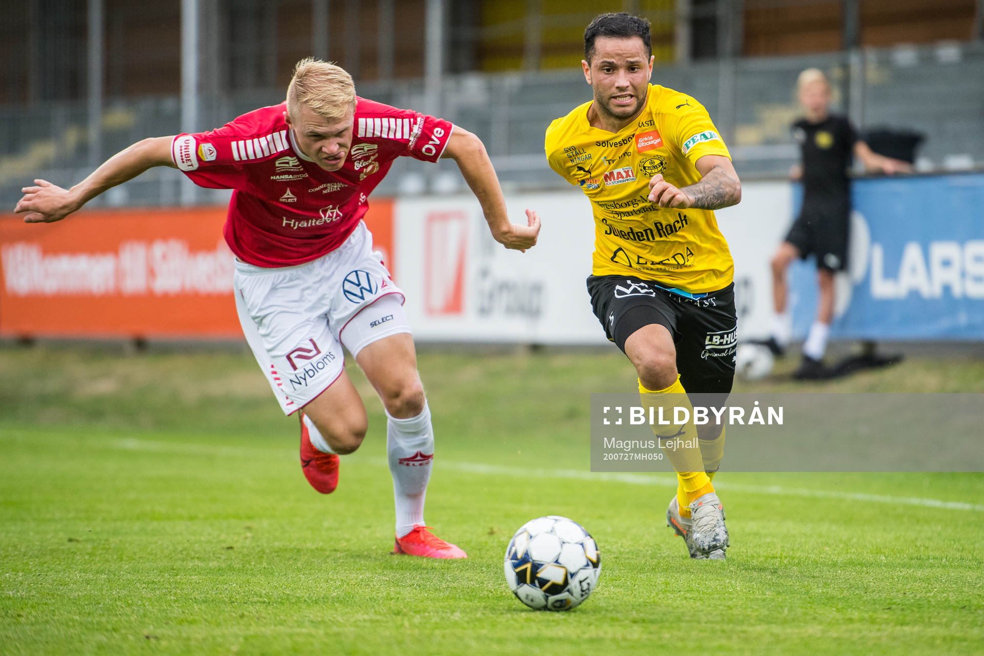 Mjällbys Mohanad Jeahze  och Kalmars Isak Magnusson