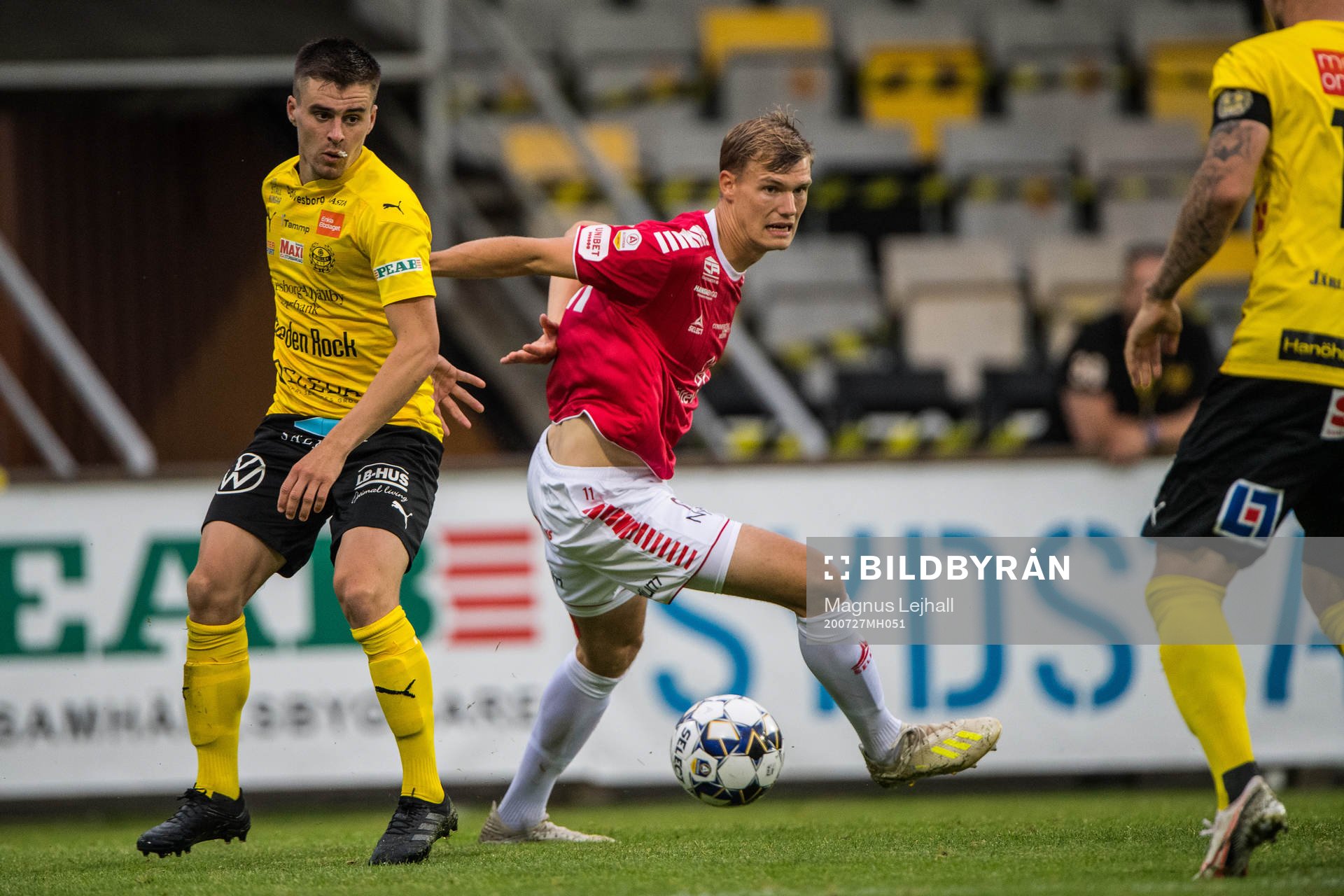 Kalmars Svante Ingelsson  och Mjällbys Jesper Gustavsson