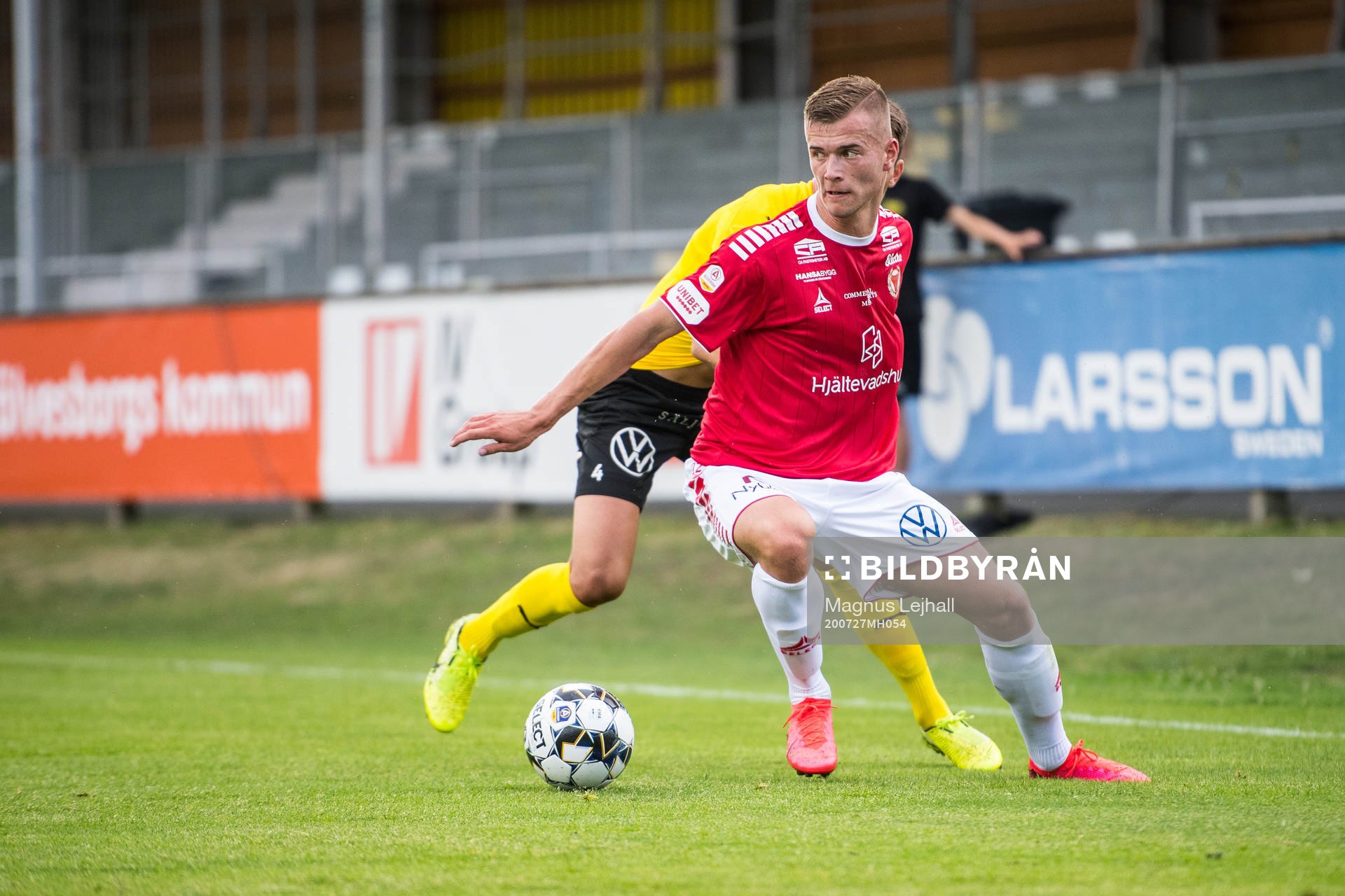 +a+Alexander Ahl Holmström  och Mjällbys Max Watson